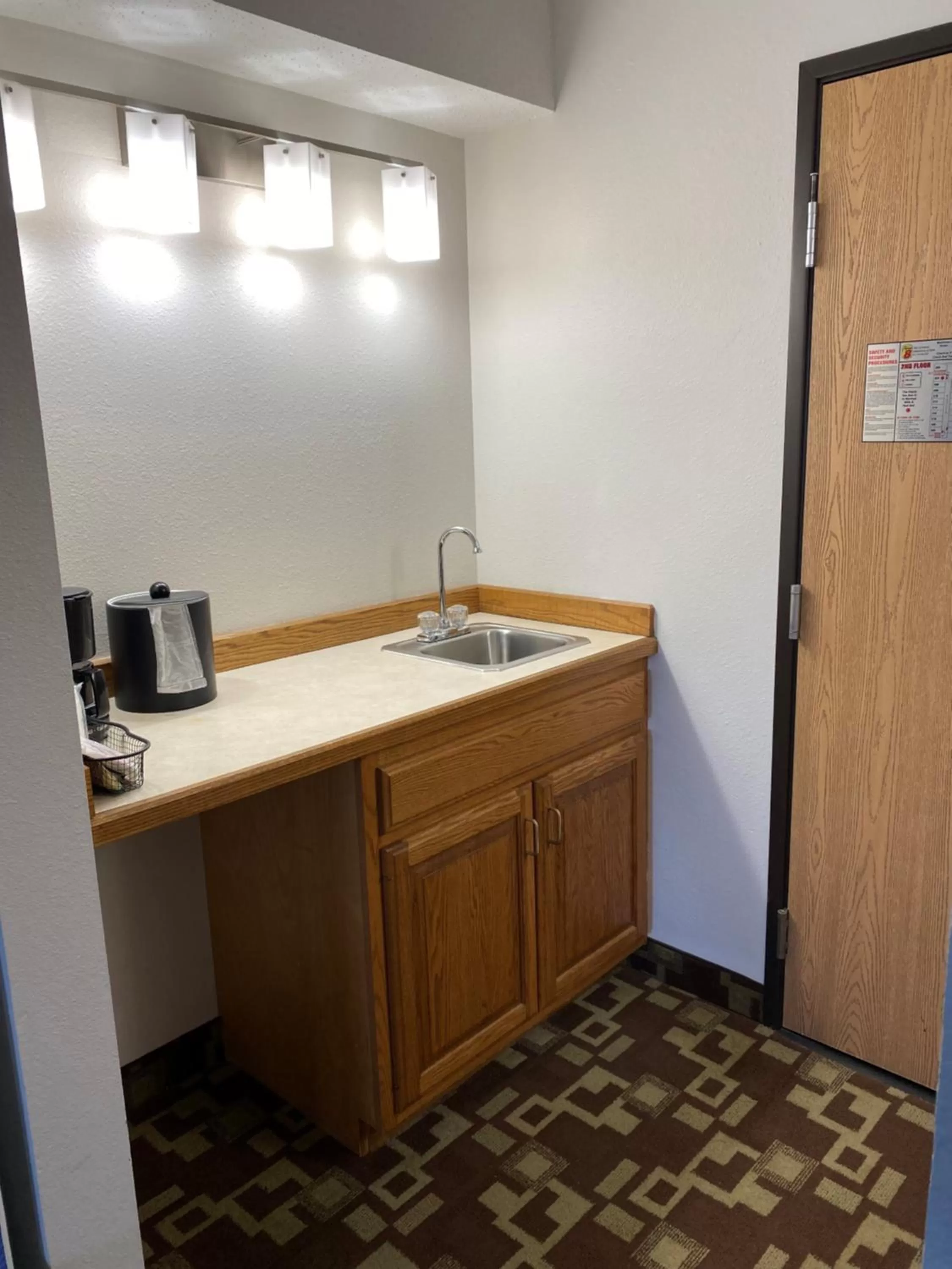 Super 8 by Wyndham Independence IA