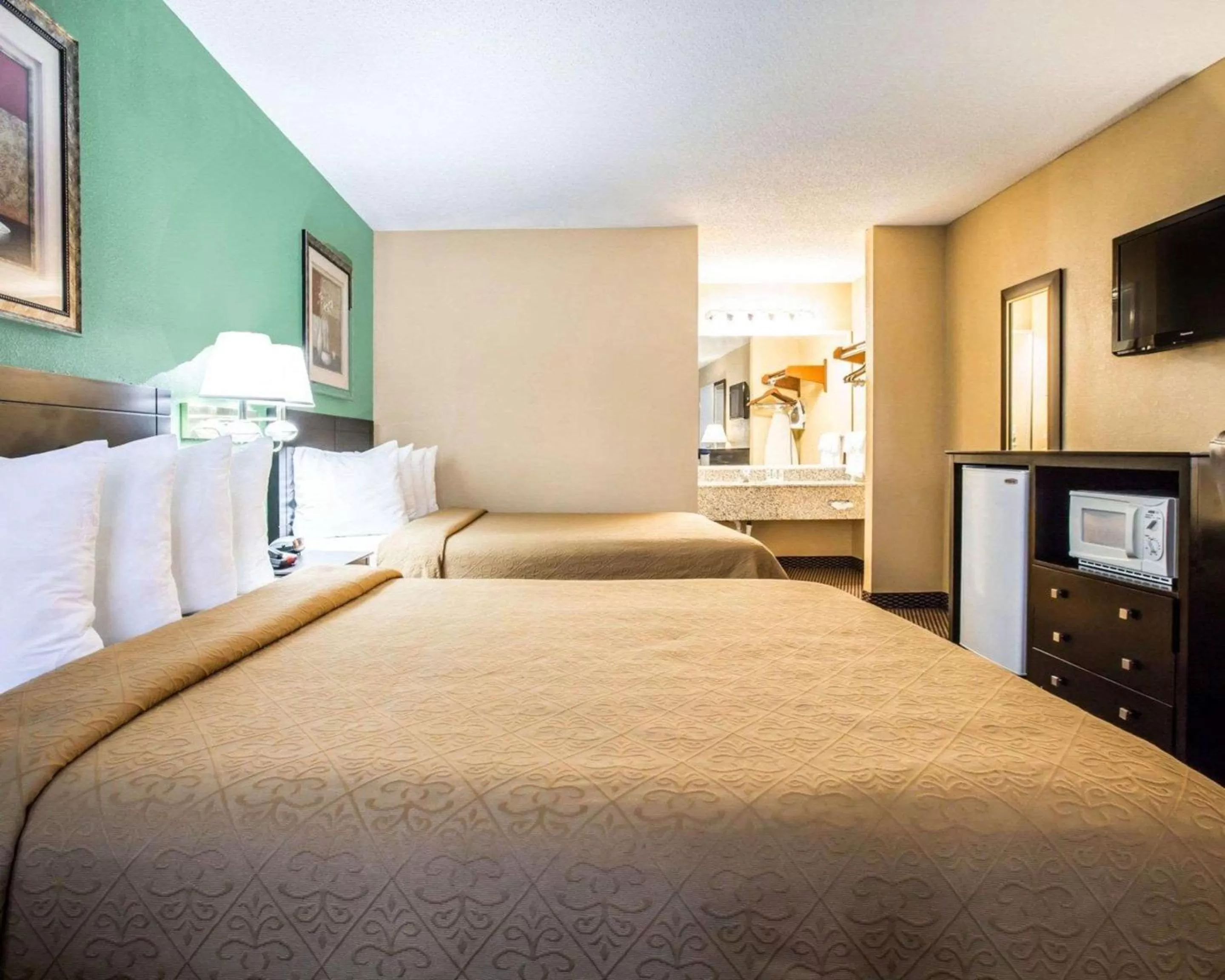 Photo of the whole room, Bed in Quality Inn Andrews