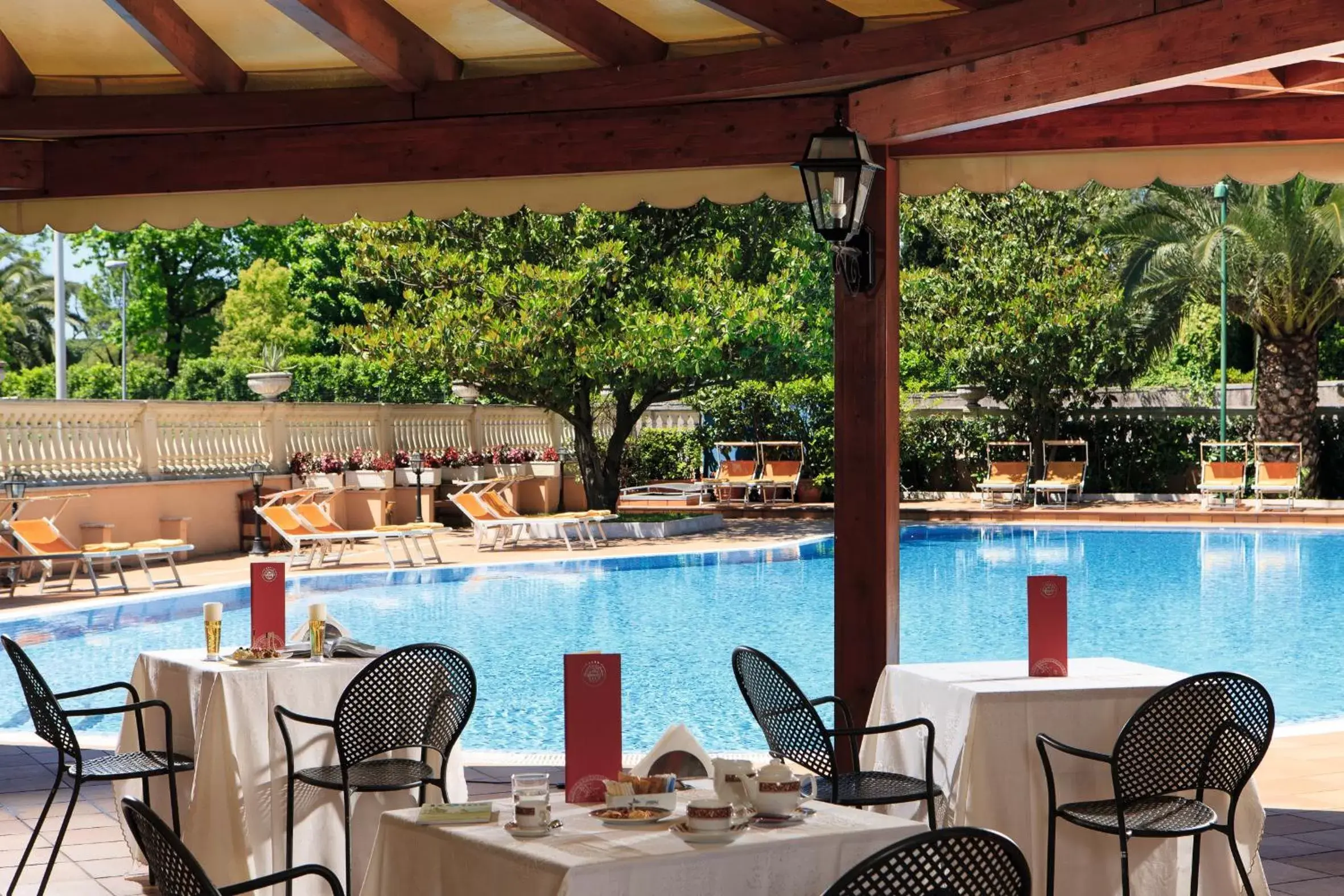 Restaurant/places to eat, Swimming Pool in Grand Hotel Gianicolo