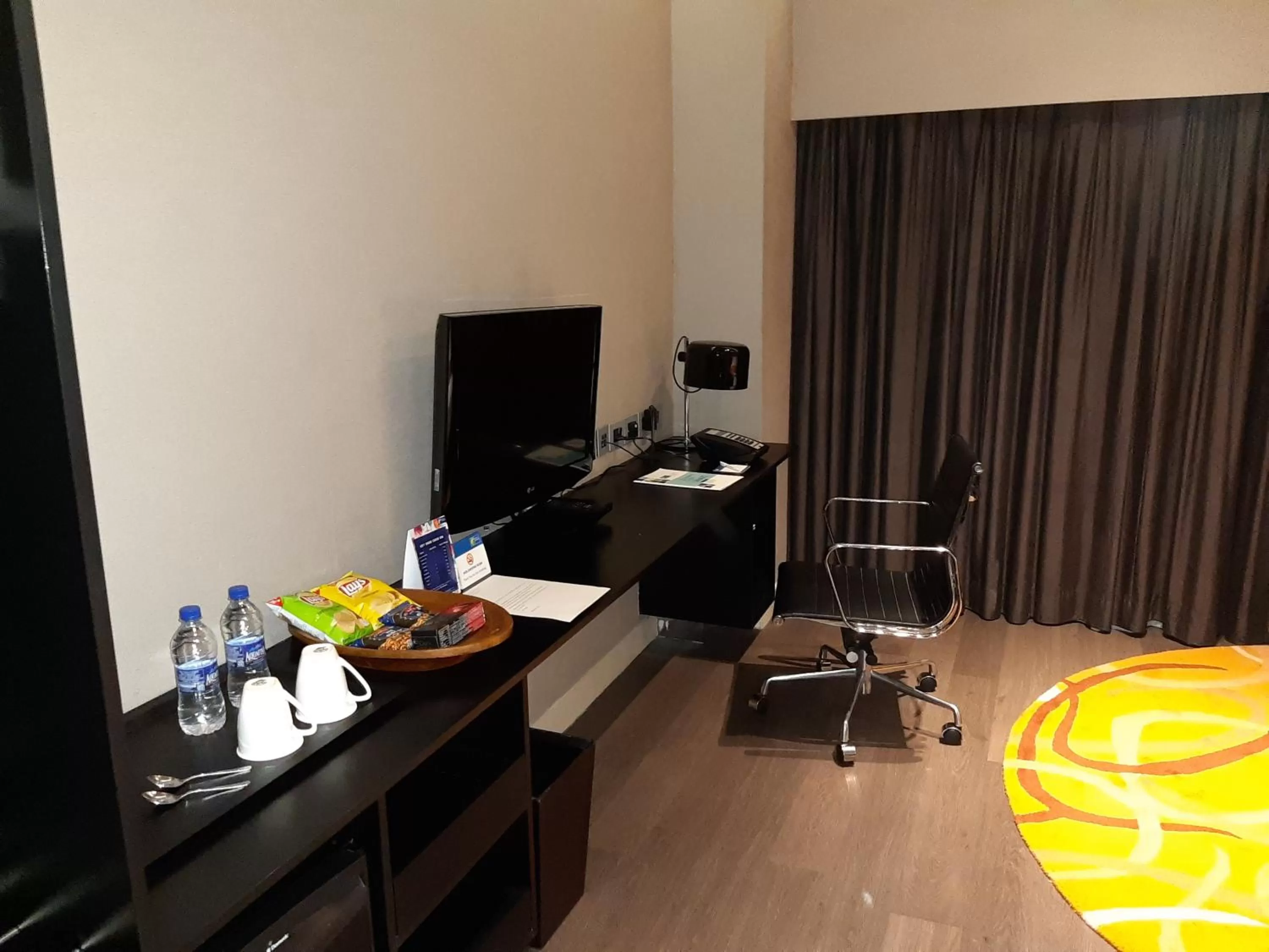 TV and multimedia in Holiday Inn Express New Delhi International Airport T3 by IHG