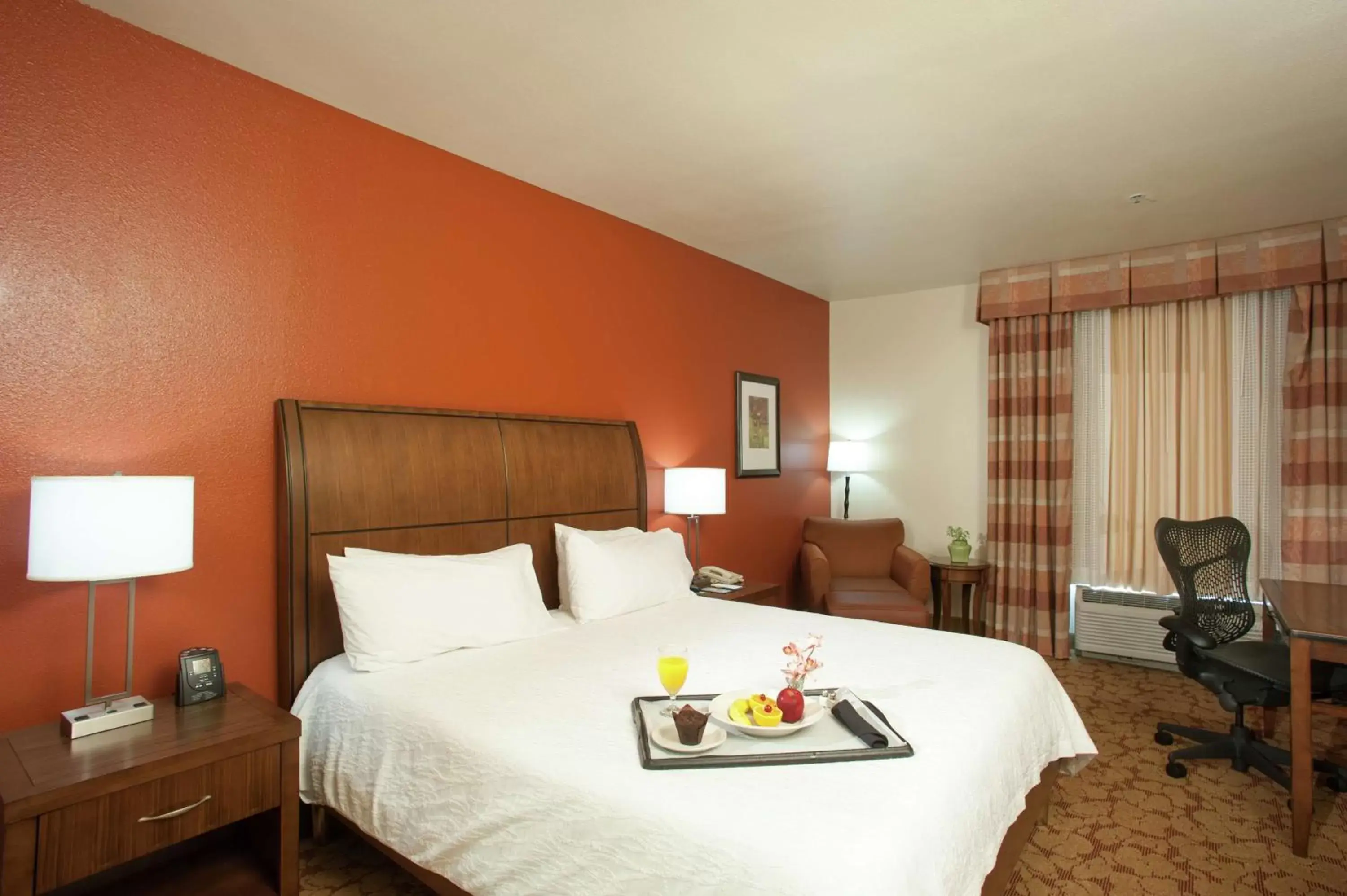 Bedroom, Bed in Hilton Garden Inn Tulsa Airport