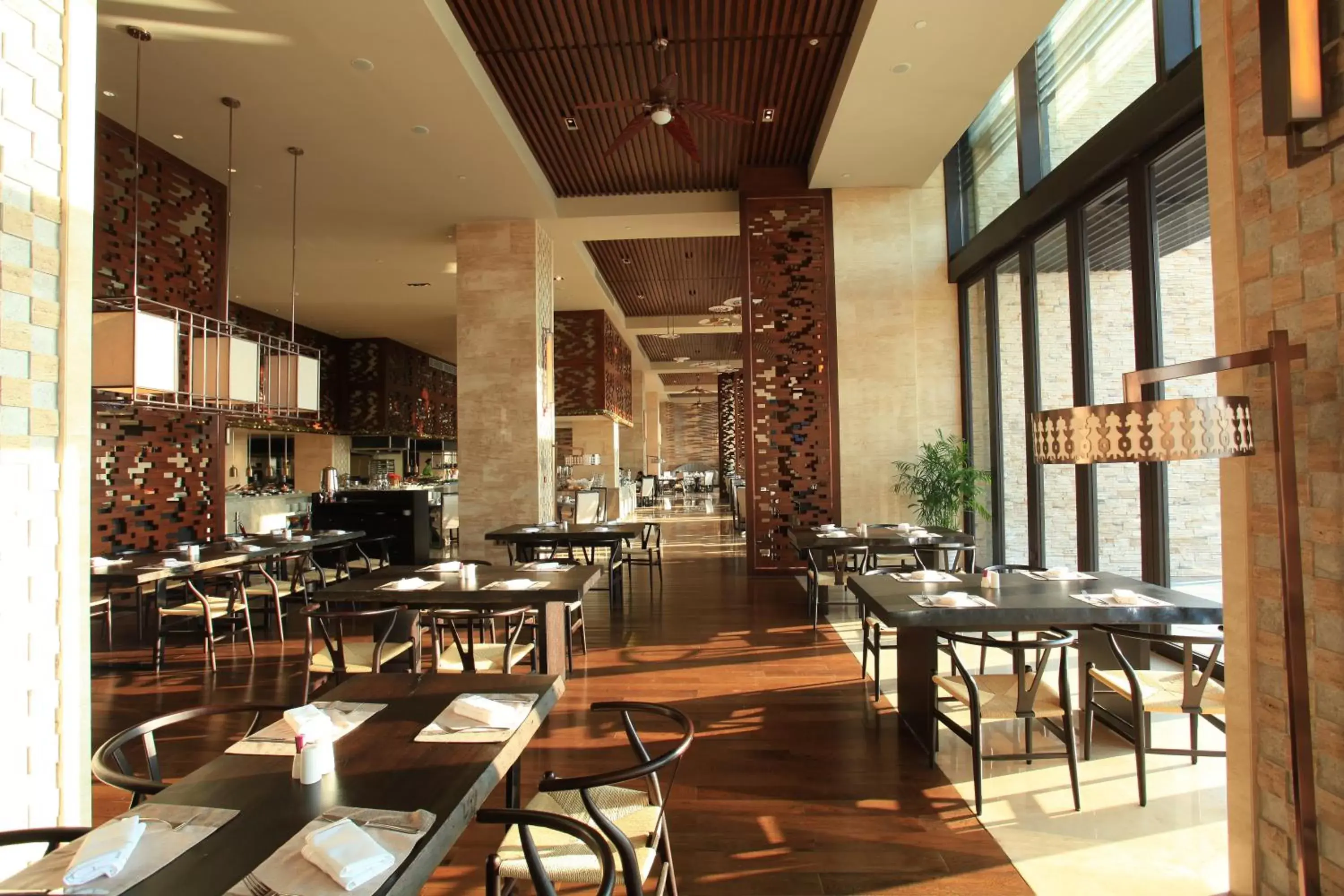 Restaurant/Places to Eat in Crowne Plaza Hailing Island, an IHG Hotel Restaurant/Places to Eat in Crowne Plaza Hailing Island, an IHG Hotel