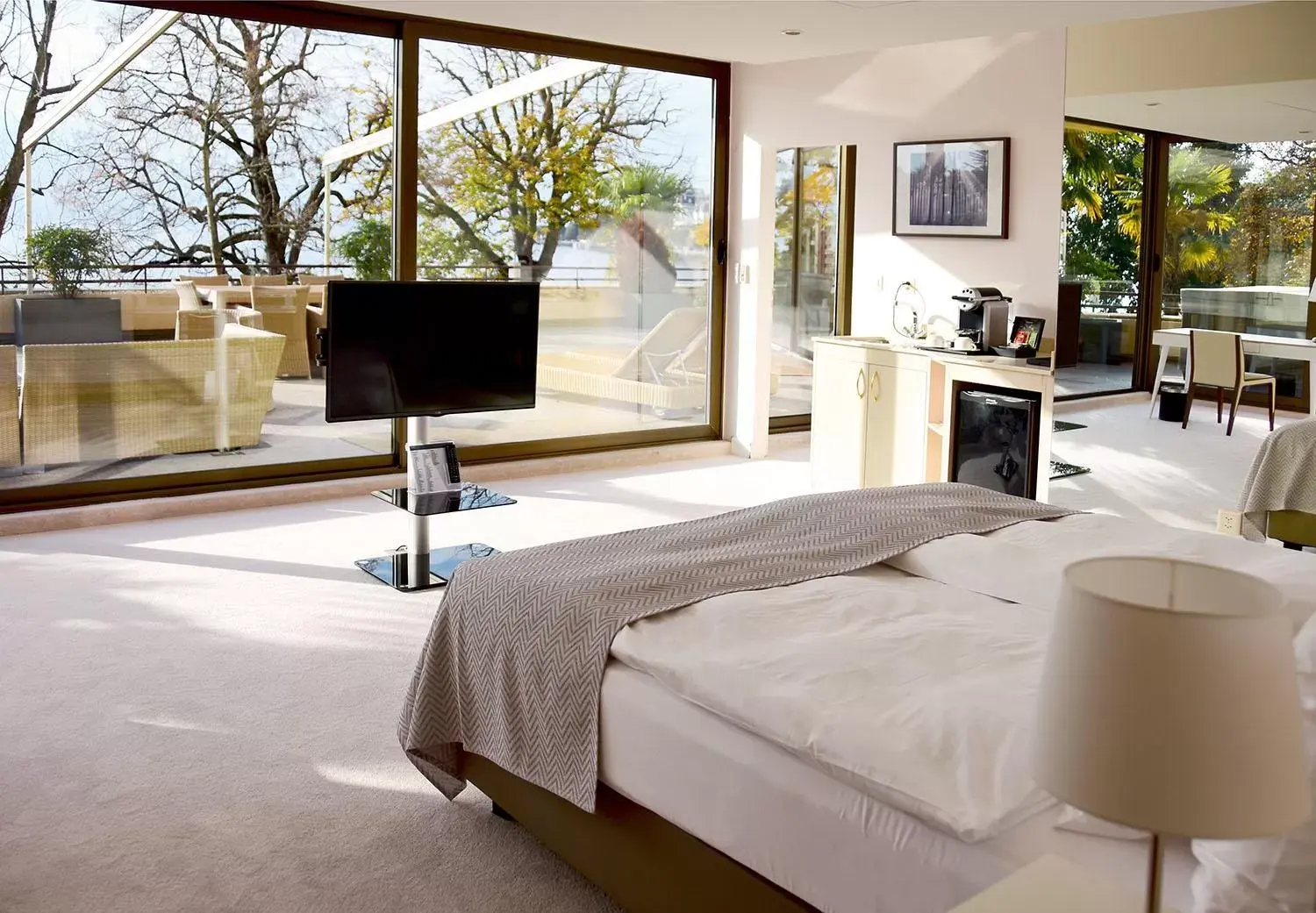 Bedroom, Seating Area in Royal Plaza Montreux