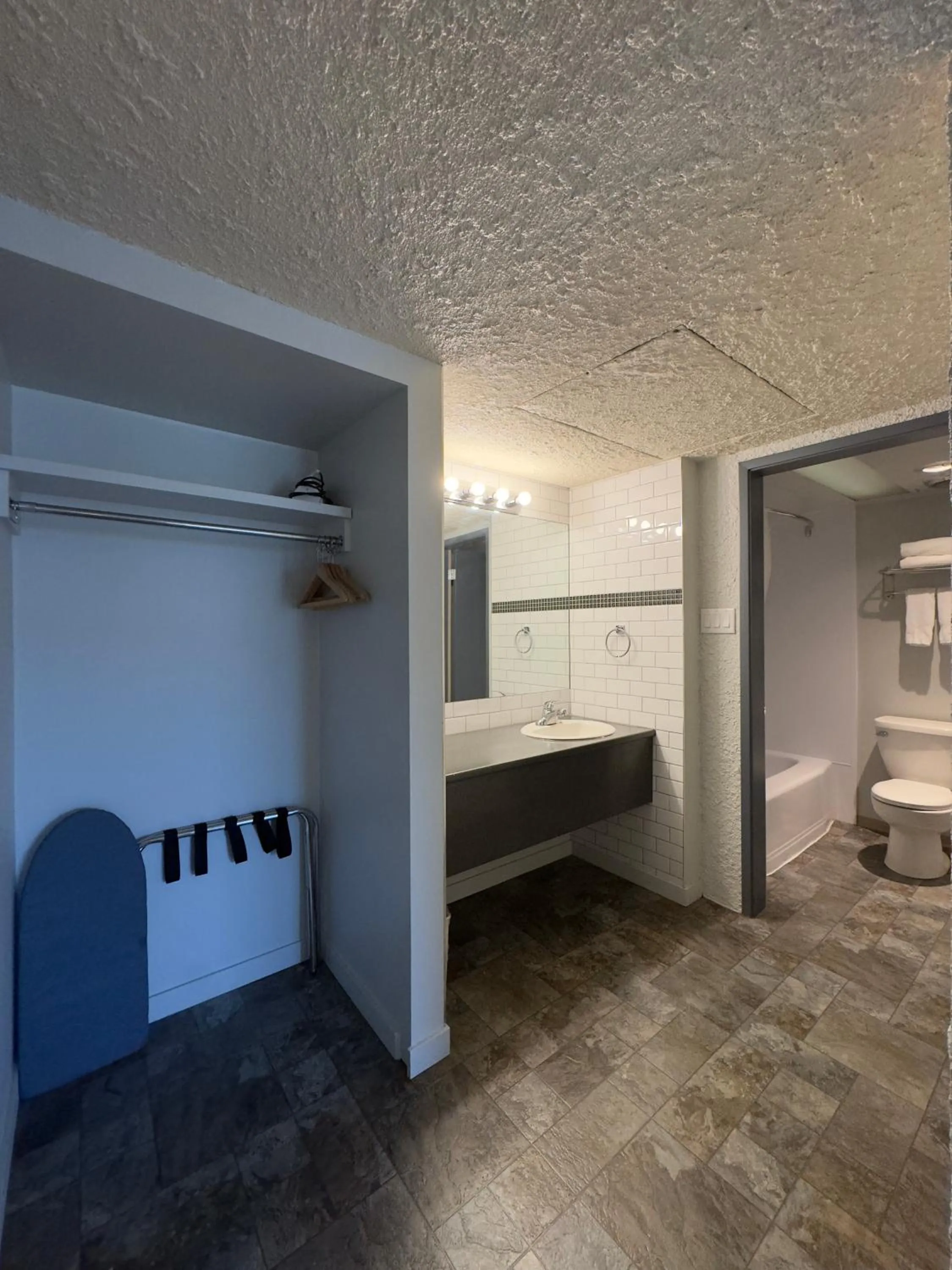 Shower in Divya Sutra Plaza and Conference Centre, Vernon, BC