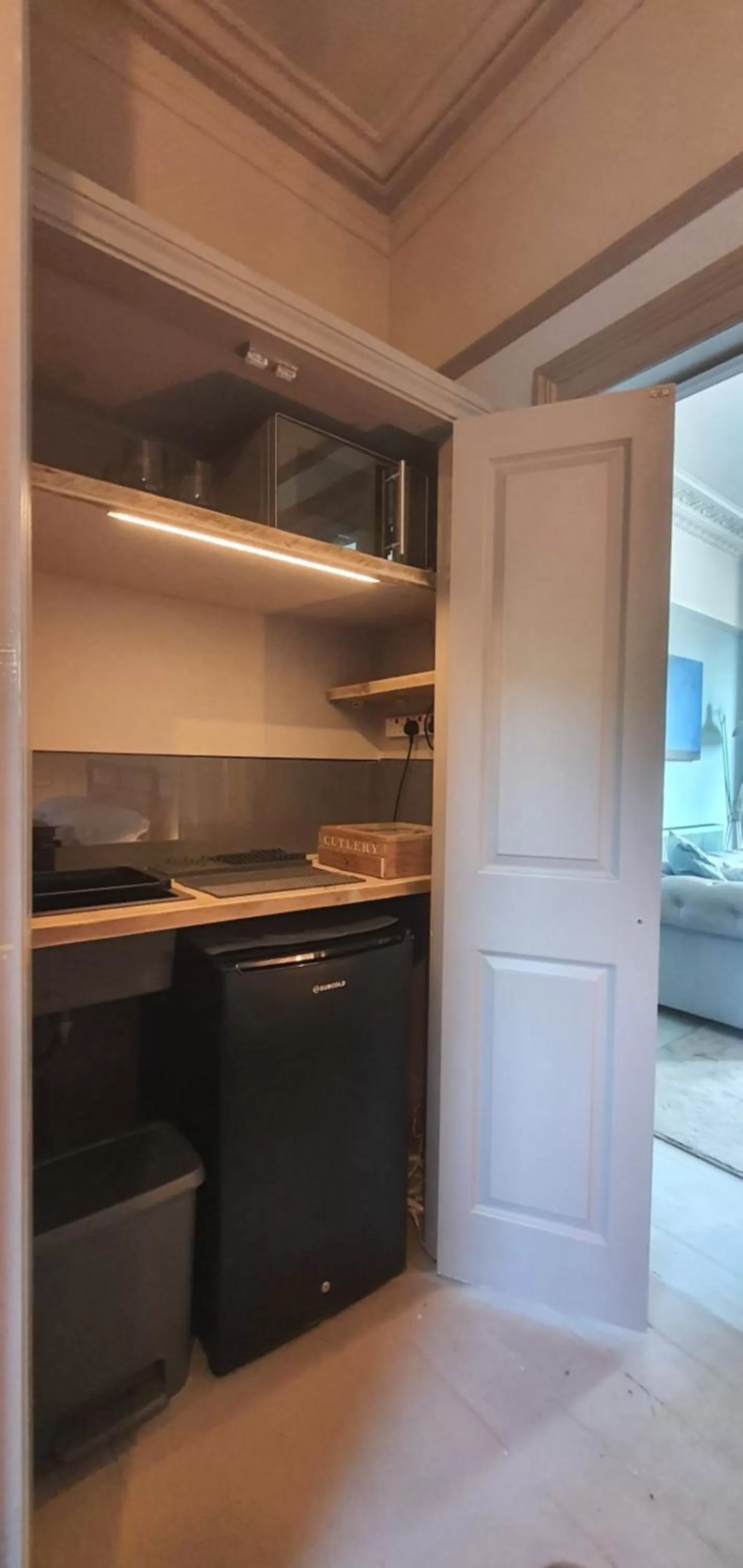 Kitchen or kitchenette, Bed in Rocky Cove Bed and Breakfast