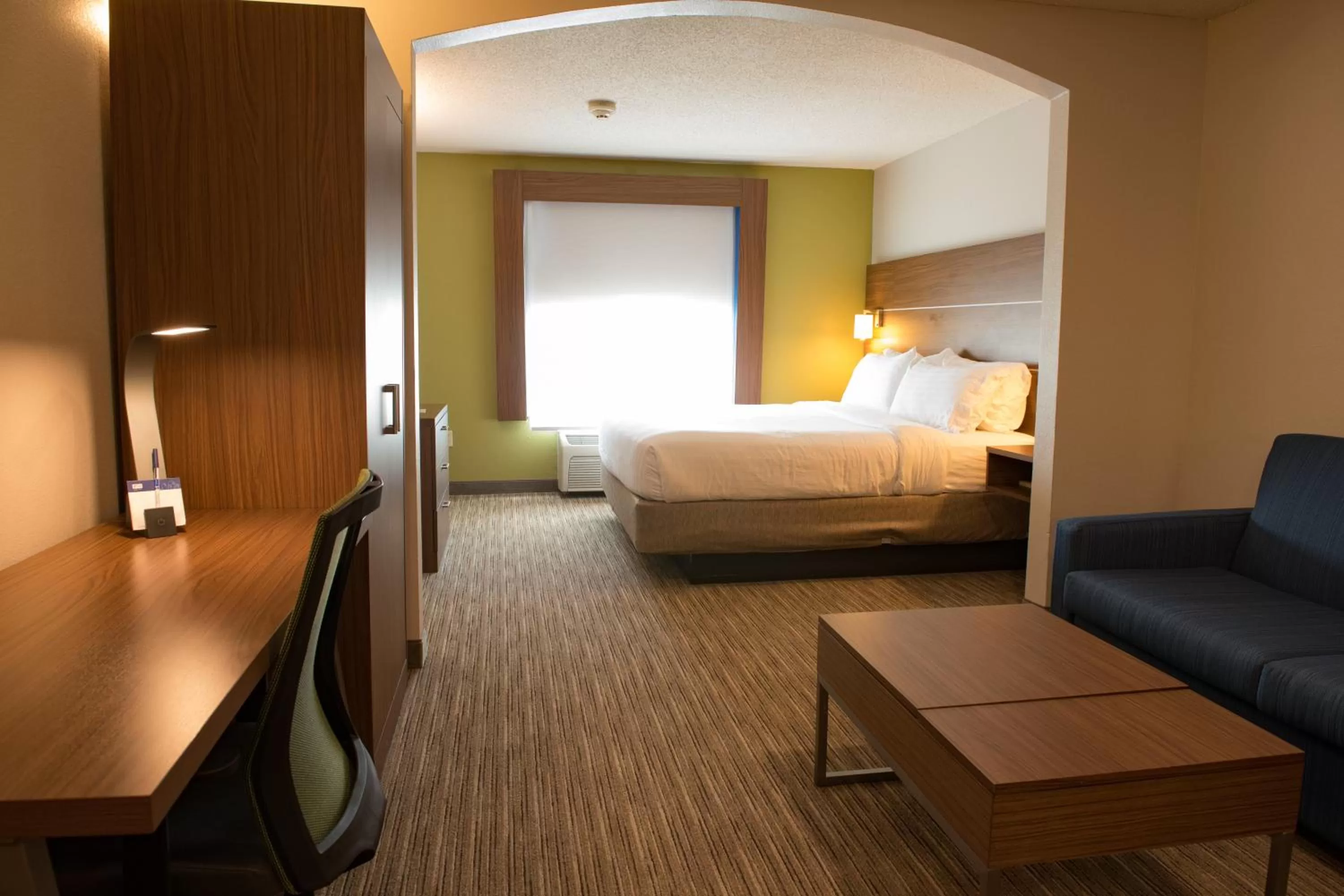 Bedroom, Bed in Holiday Inn Express Hotel & Suites Elkhart-South by IHG