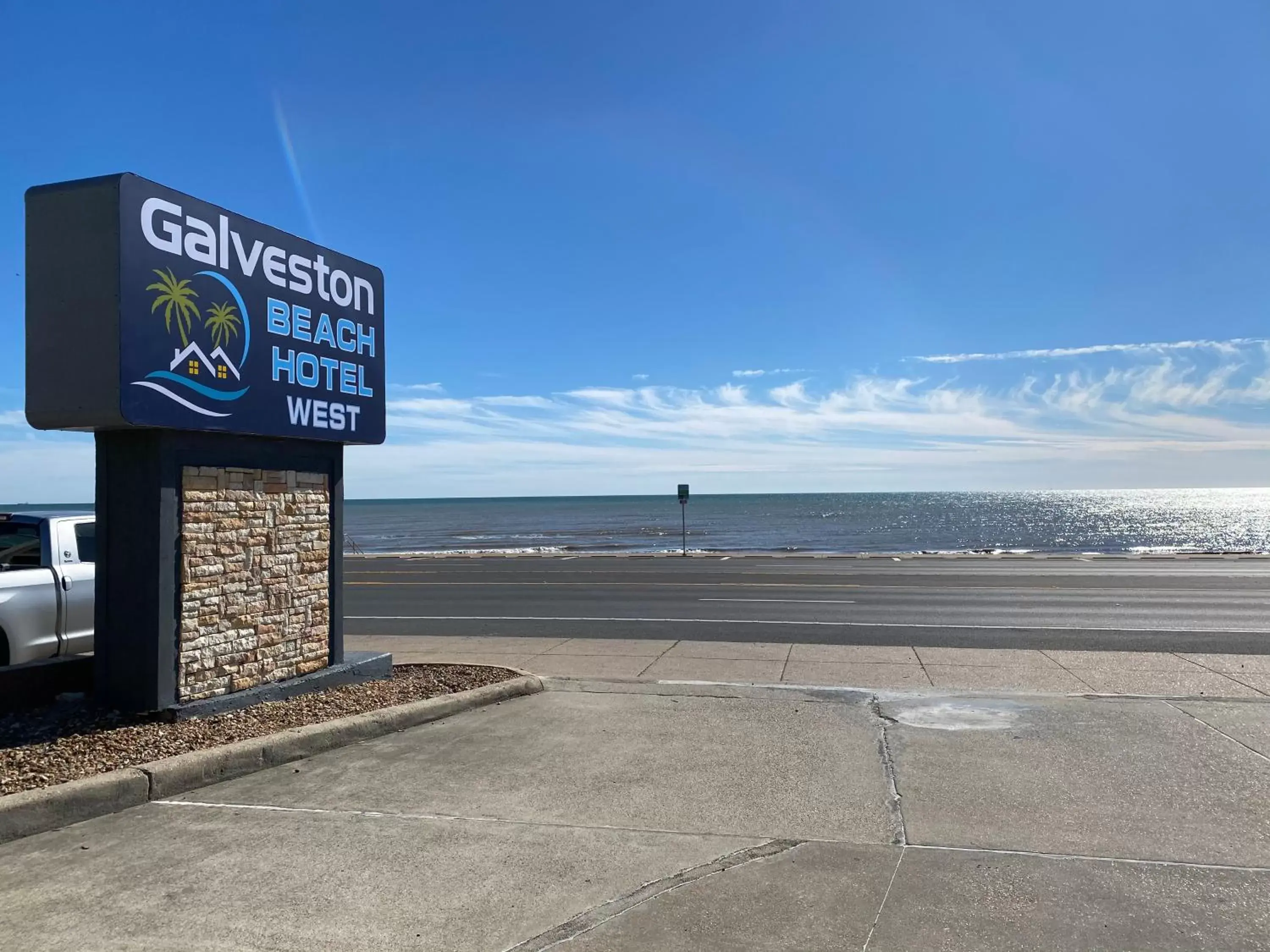 Facade/entrance, Beach in Galveston Beach Hotel