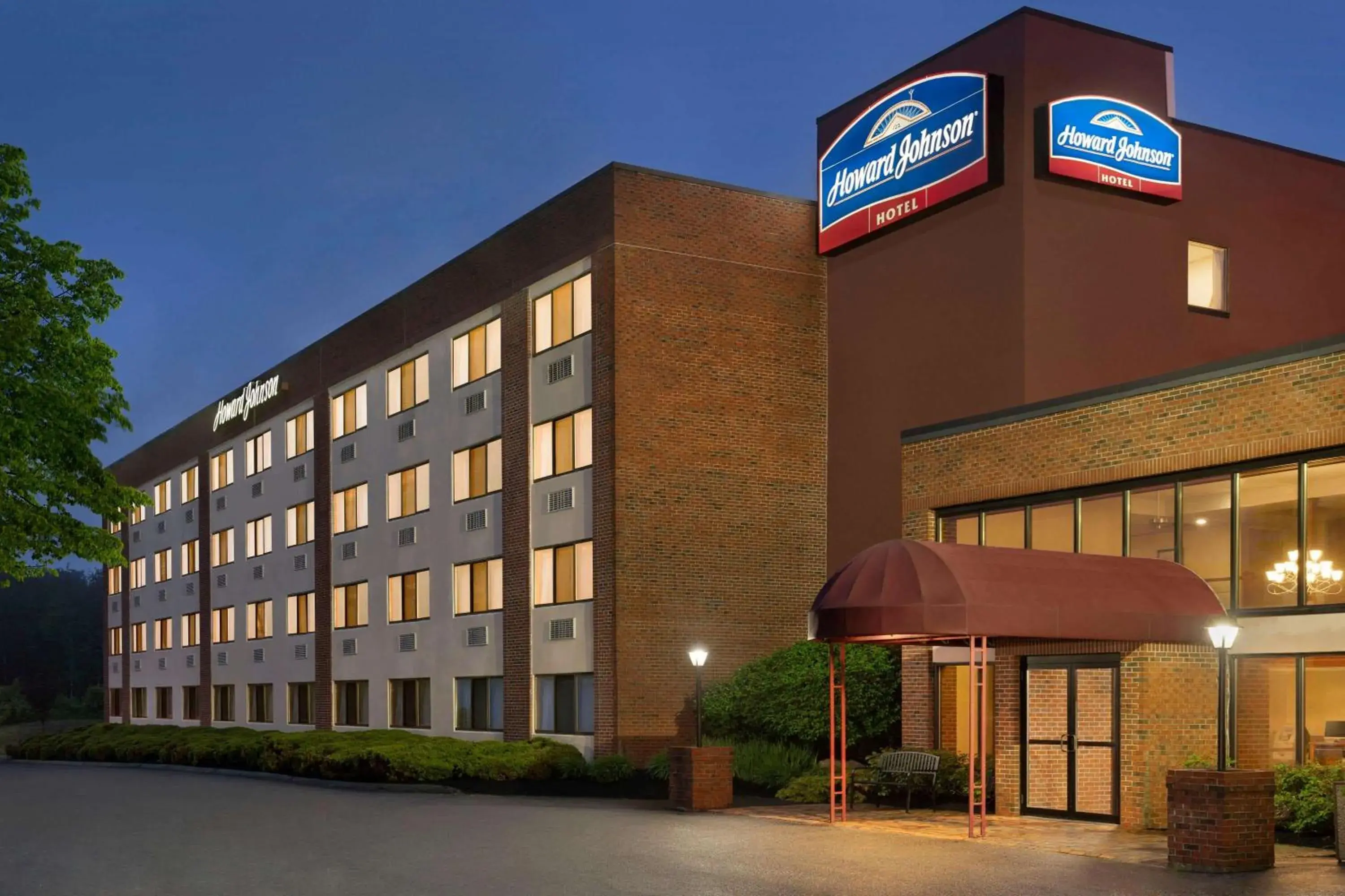 Property Building in Howard Johnson Hotel by Wyndham South Portland