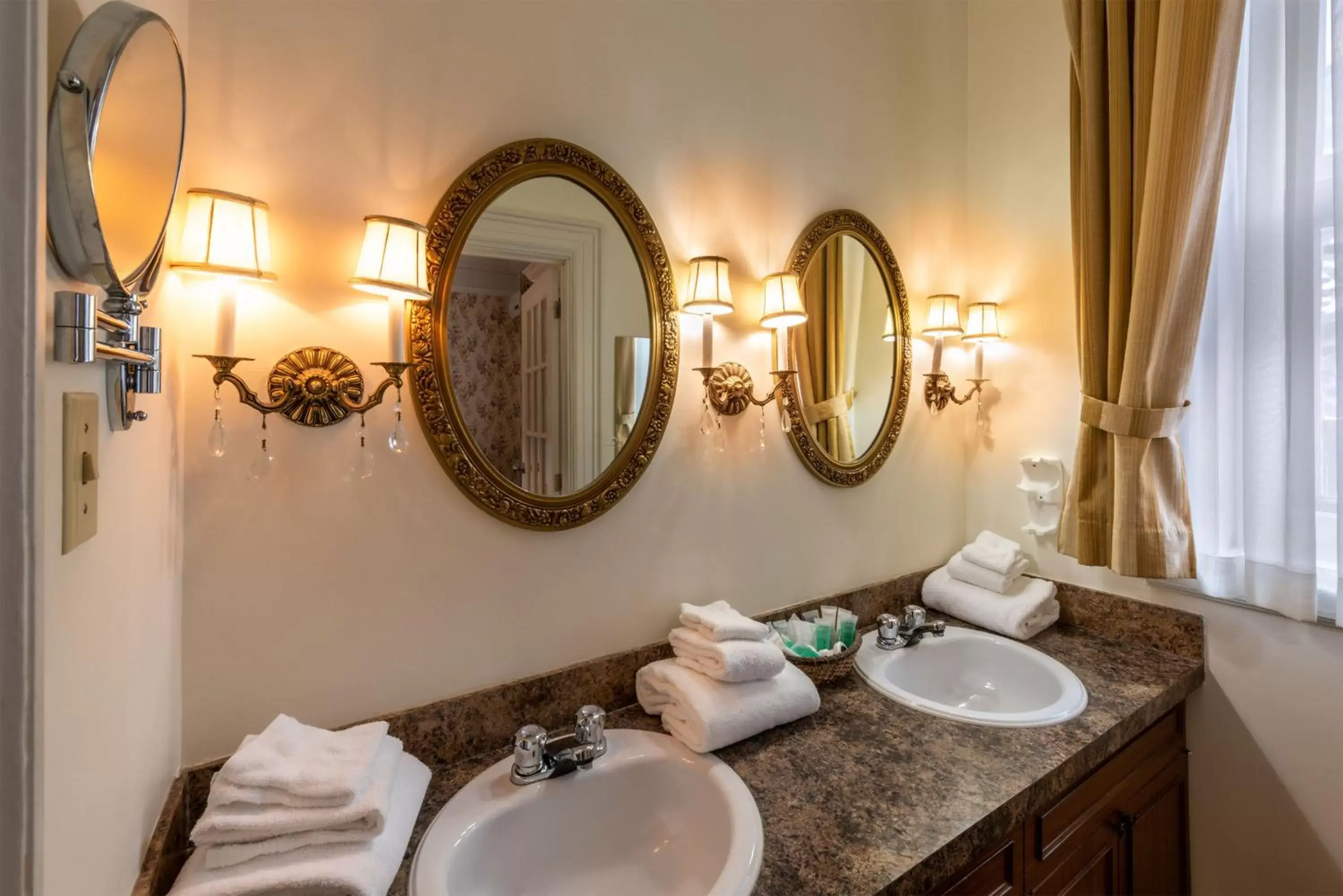 Bathroom in Le Chateau de Pierre