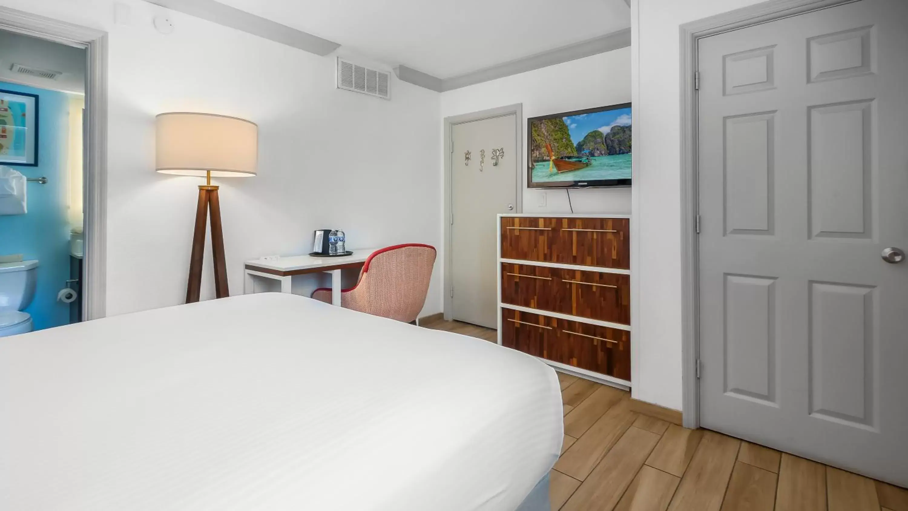 Bedroom, Bed in Bilmar Beach Resort