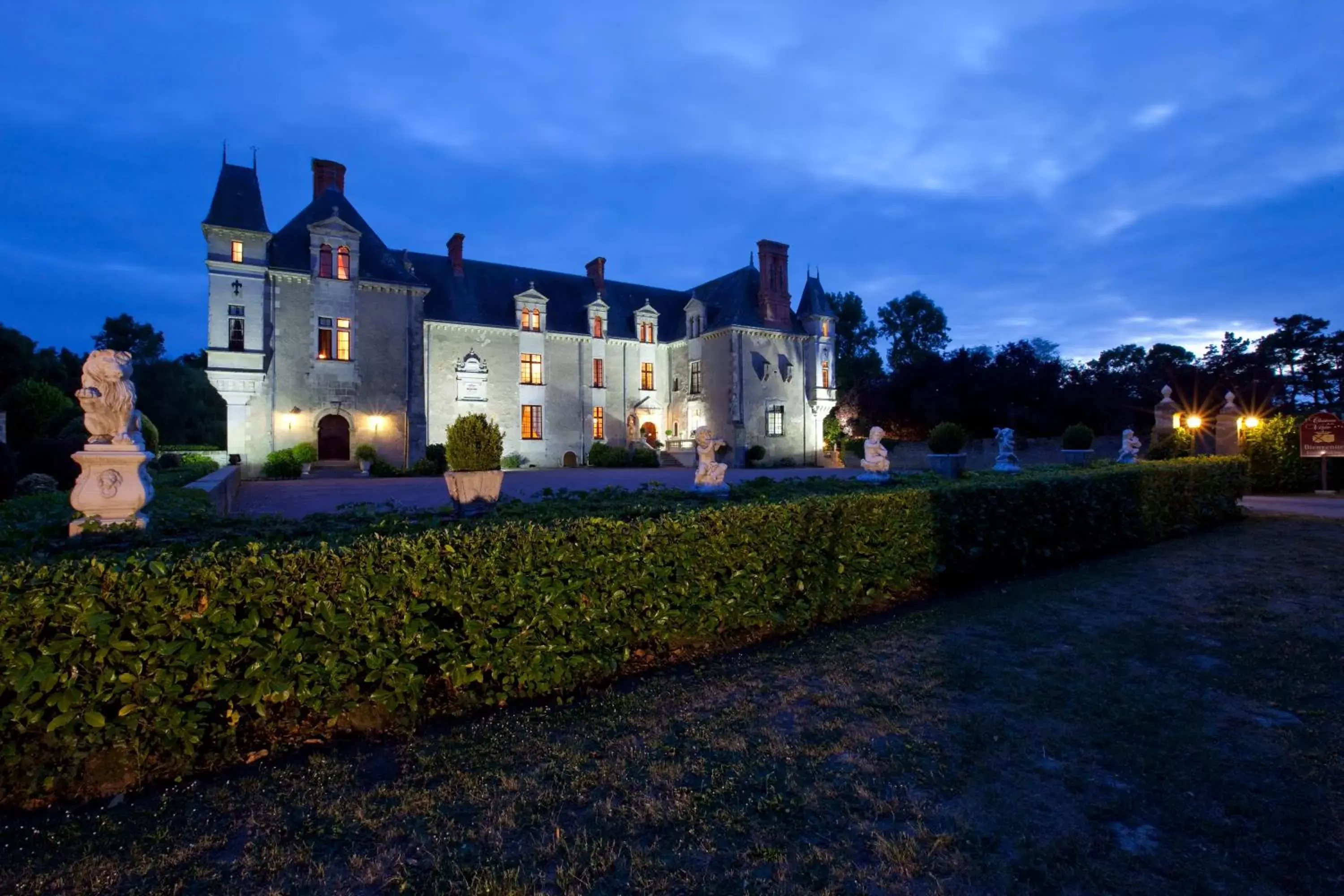 Facade/entrance, Property Building in Château de la Verie