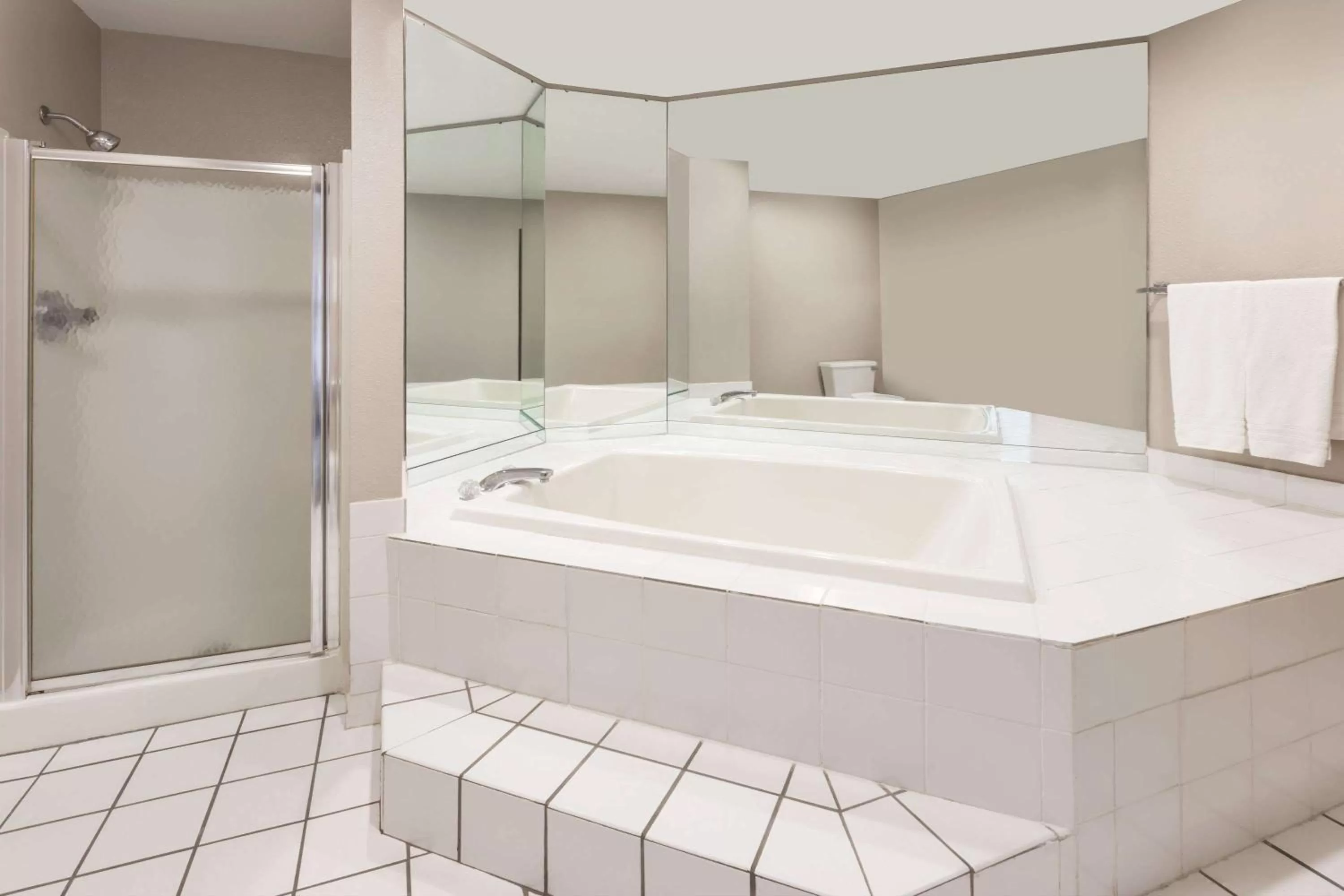 Photo of the whole room in Super 8 by Wyndham Plymouth