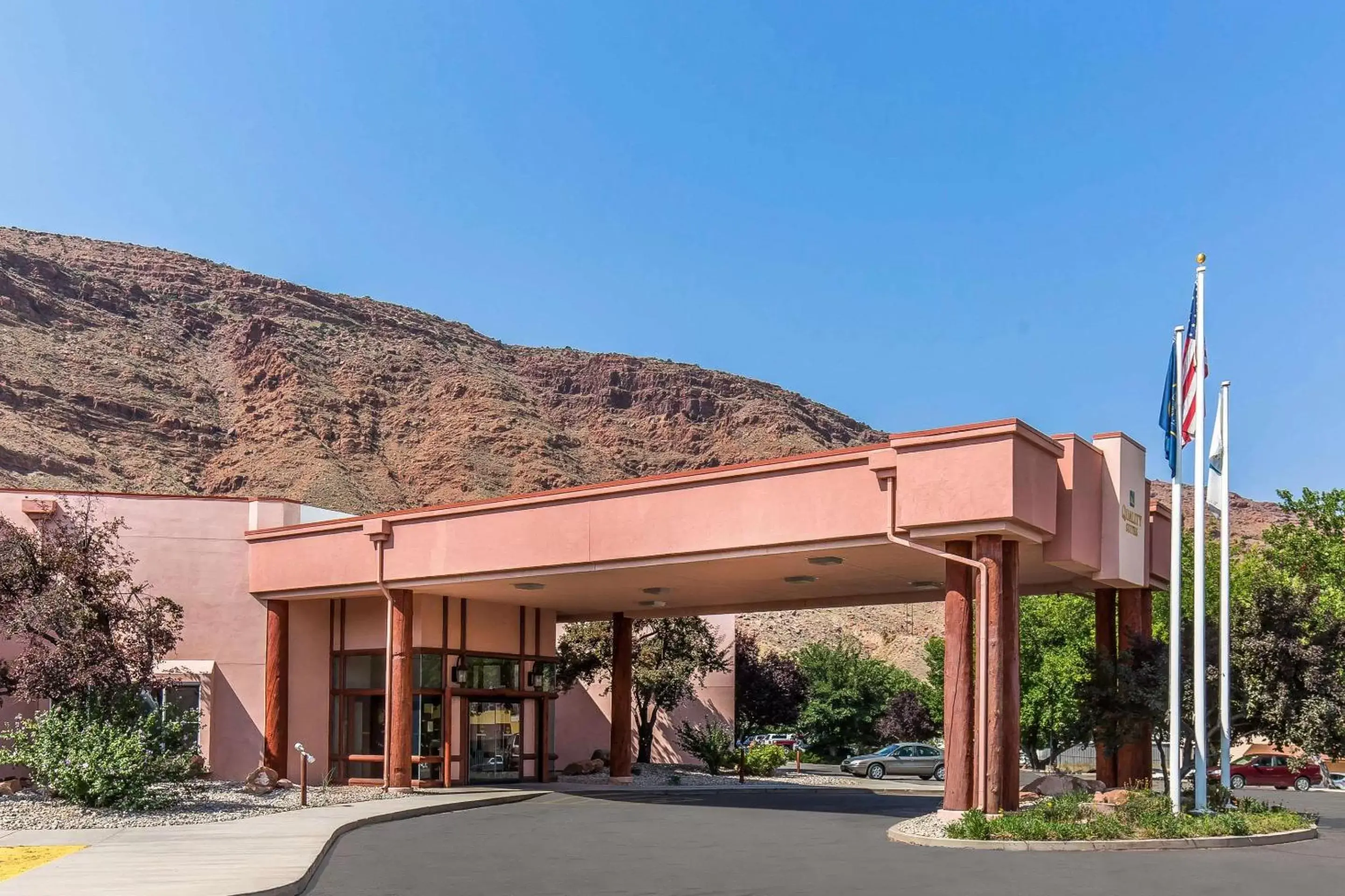 Property Building in Quality Suites Moab near Arches National Park