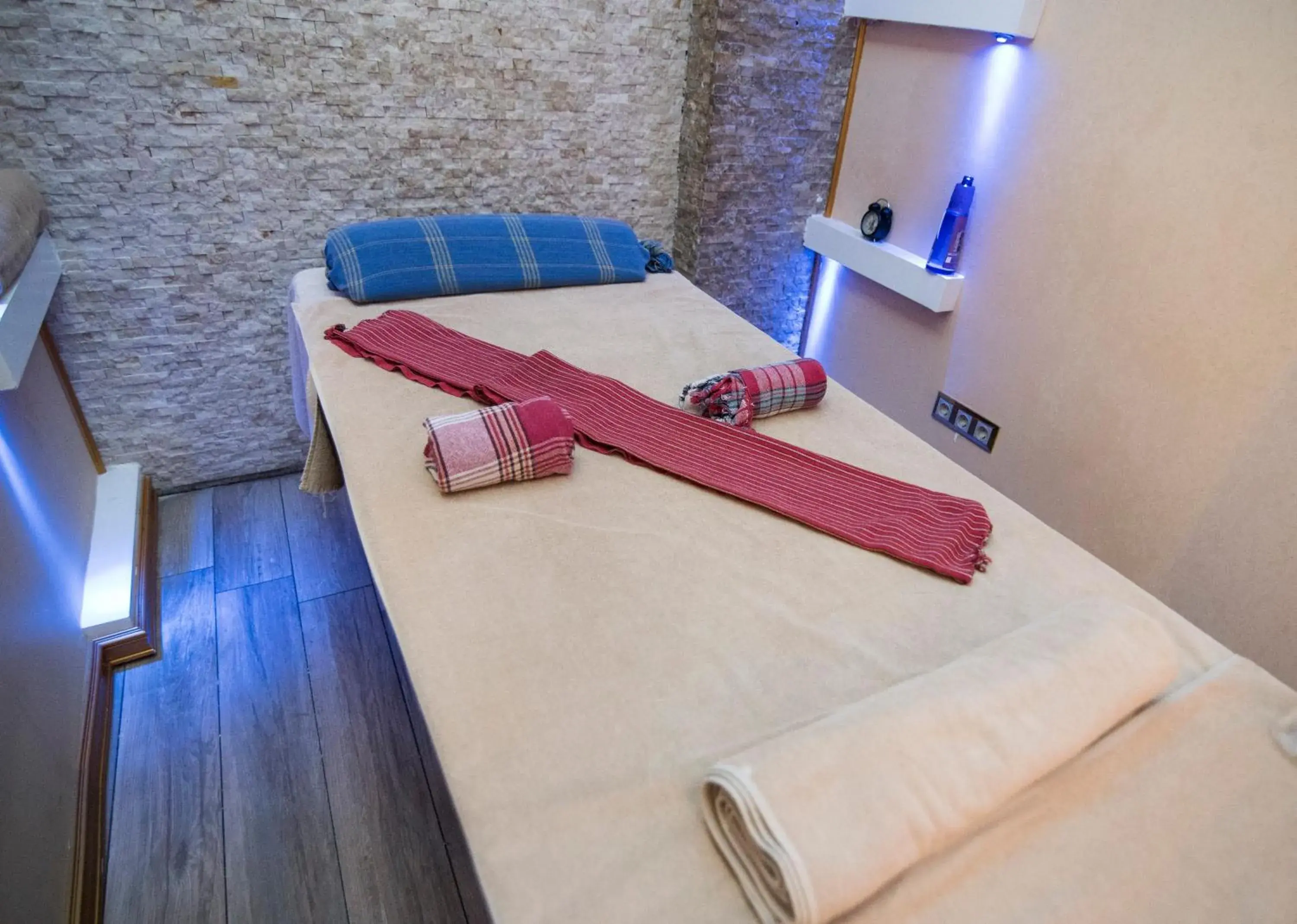 Massage, Bed in Midmar Hotel