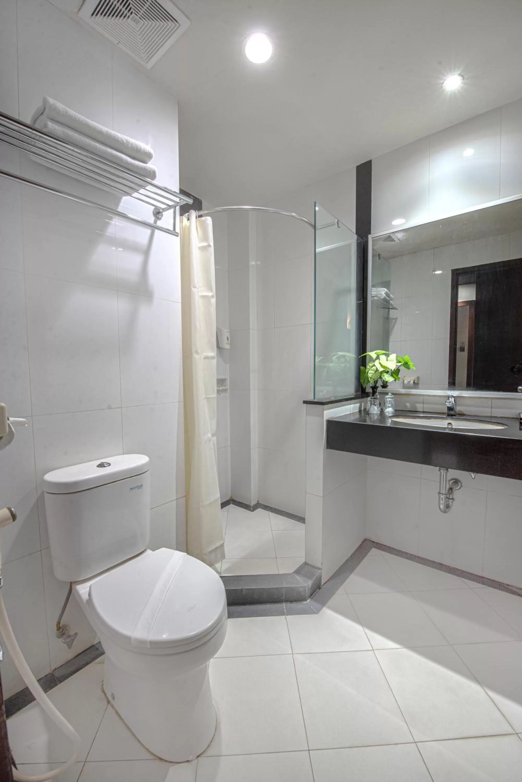 Bathroom in Lombok Garden Hotel