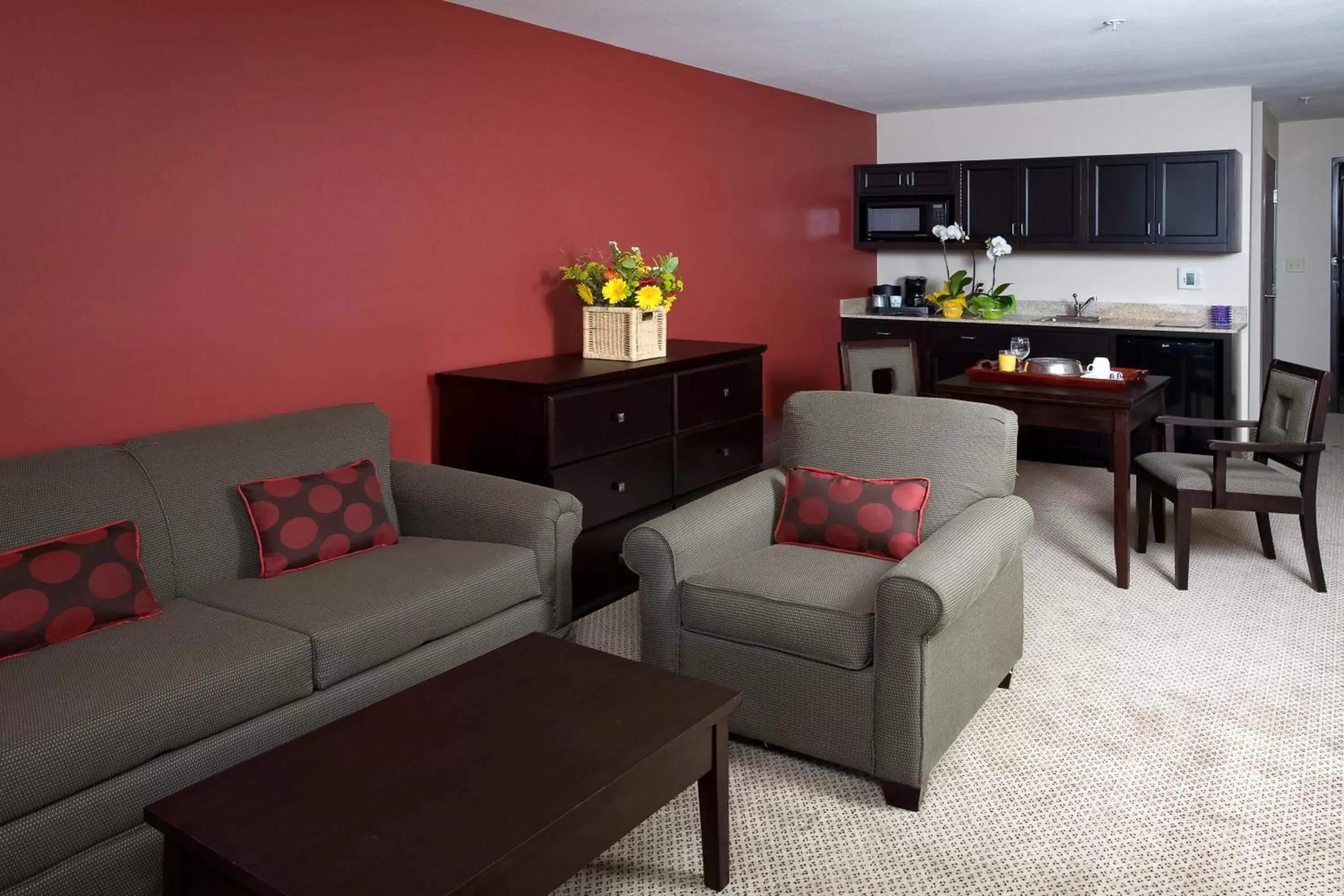 Photo of the whole room, Seating Area in Holiday Inn Hotel & Suites Bakersfield, an IHG Hotel