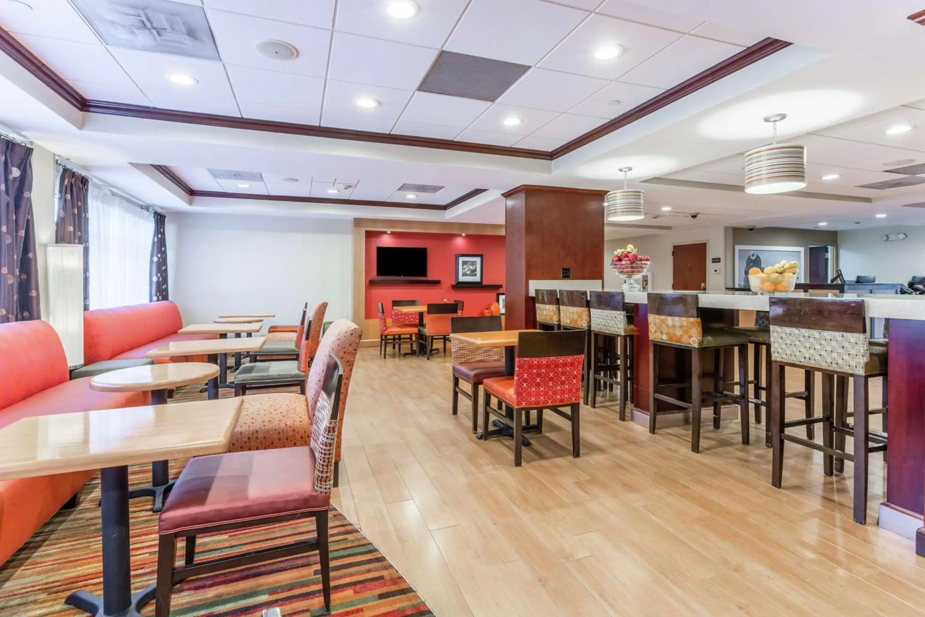 Lobby or reception, Restaurant/Places to Eat in Hampton Inn Groton/Mystic