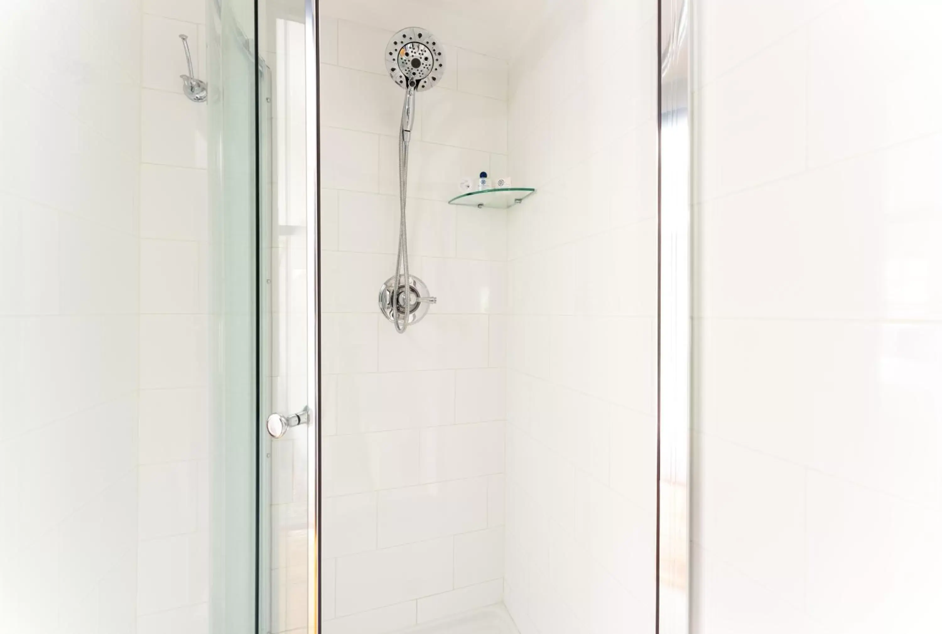 Shower, Bathroom in Waldo Emerson Inn