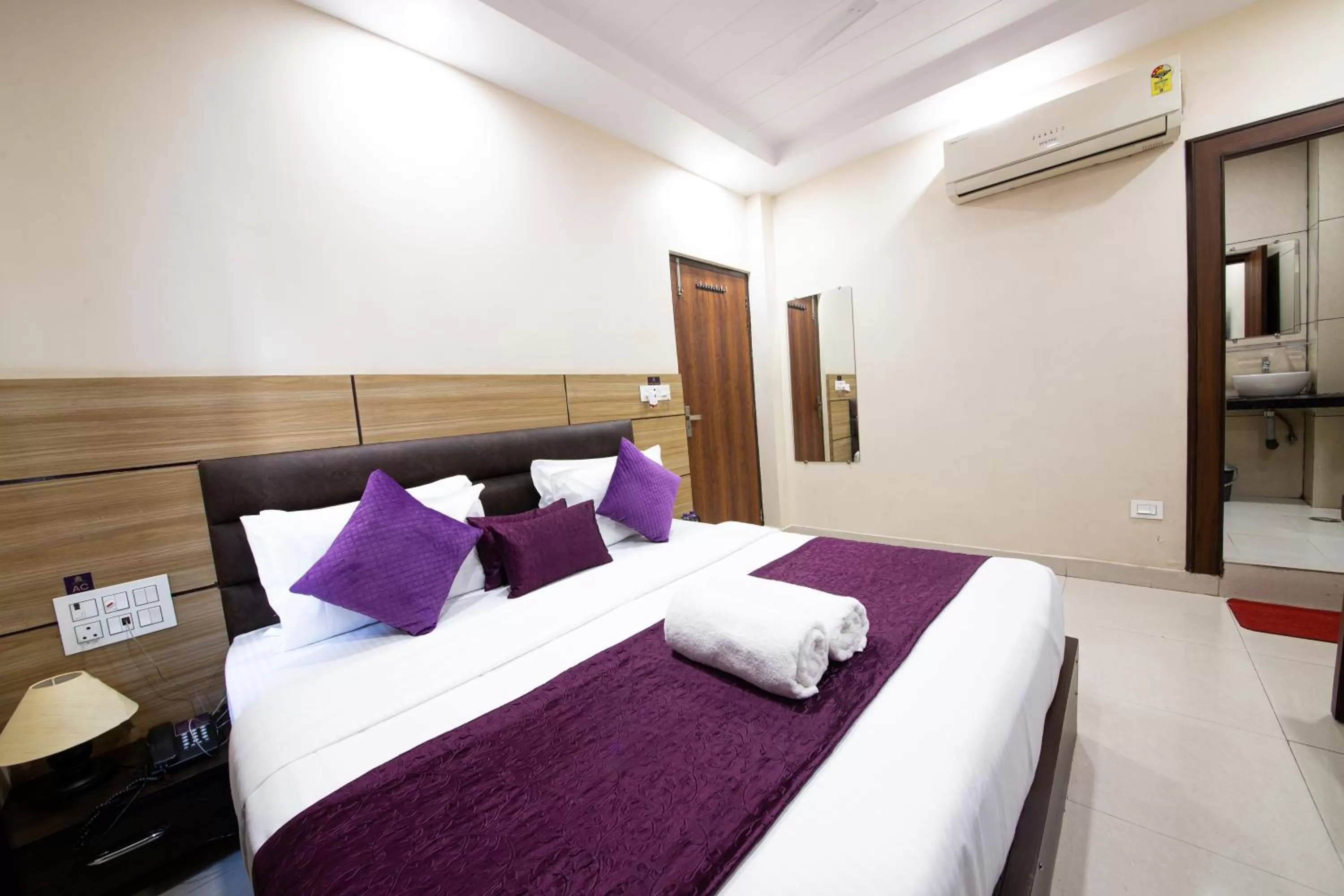 Bed in Perfect Stayz Dwarkesh - Hotel Near Haridwar Railway station
