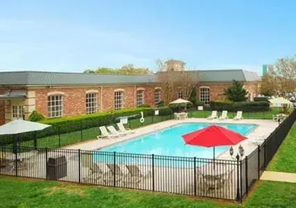 Day, Swimming Pool in Greenville Inn & Suites