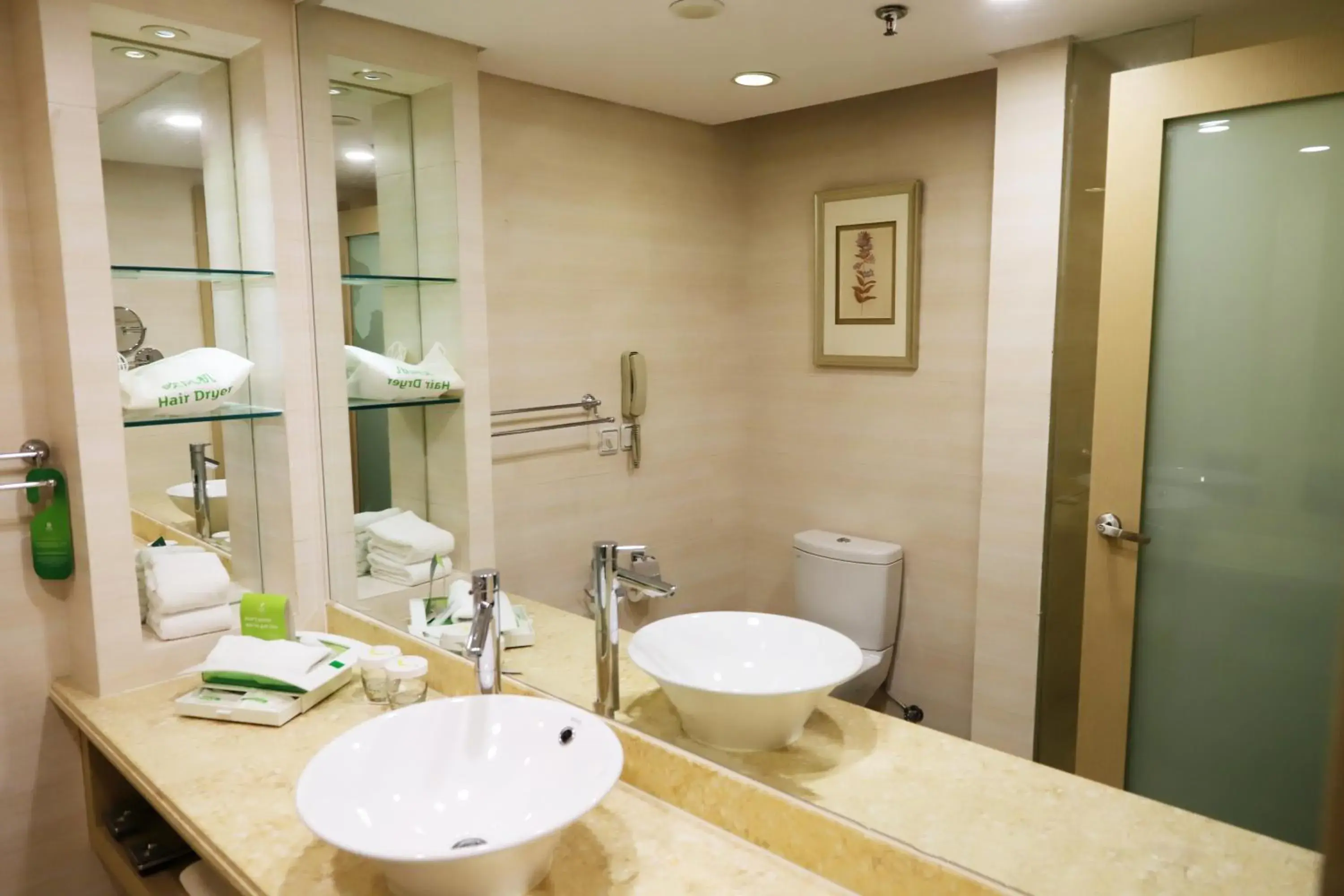 Toilet, Bathroom in Qingdao Parkview Holiday Hotel