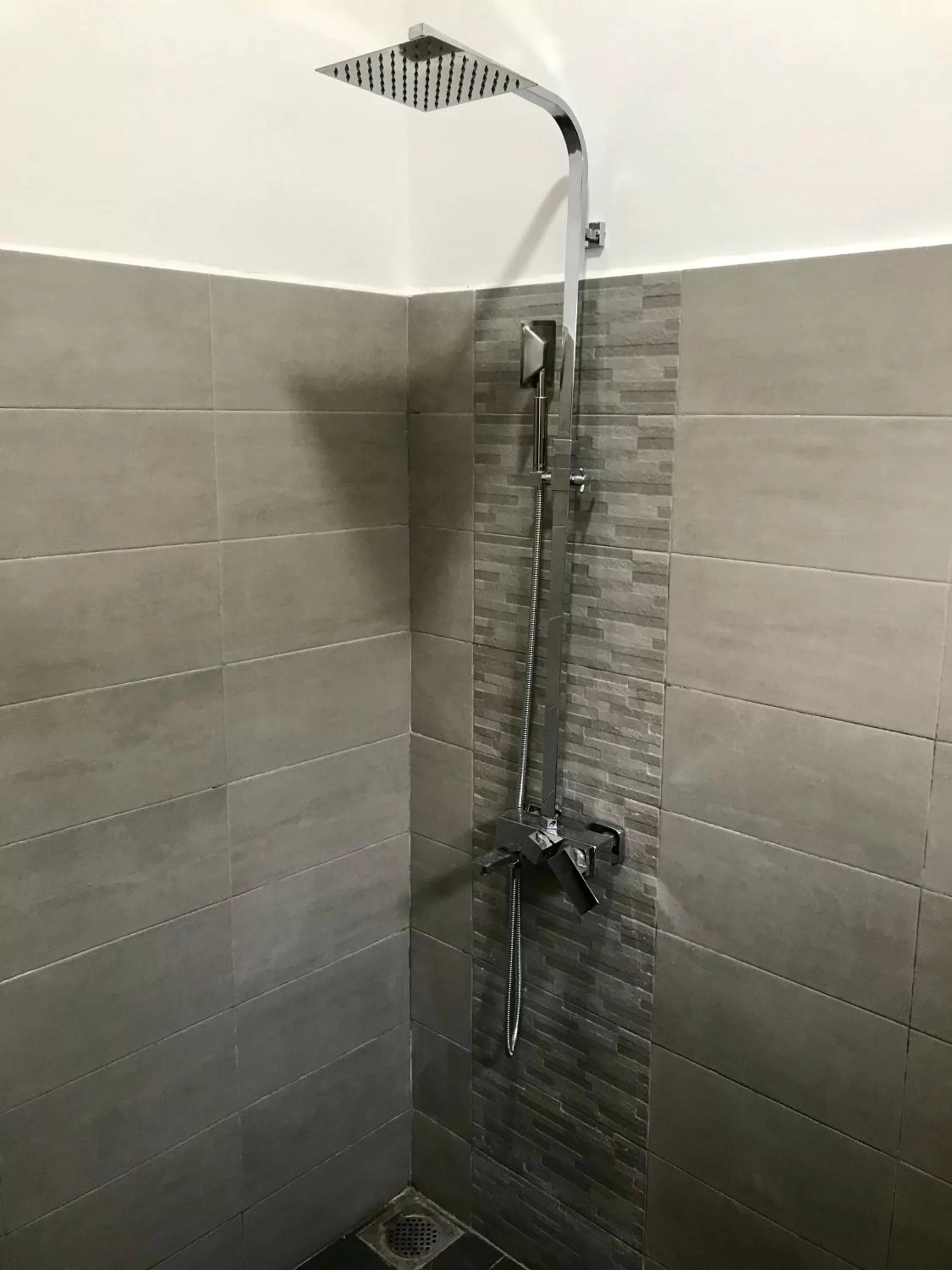 Bathroom in Ocean Gate Negombo