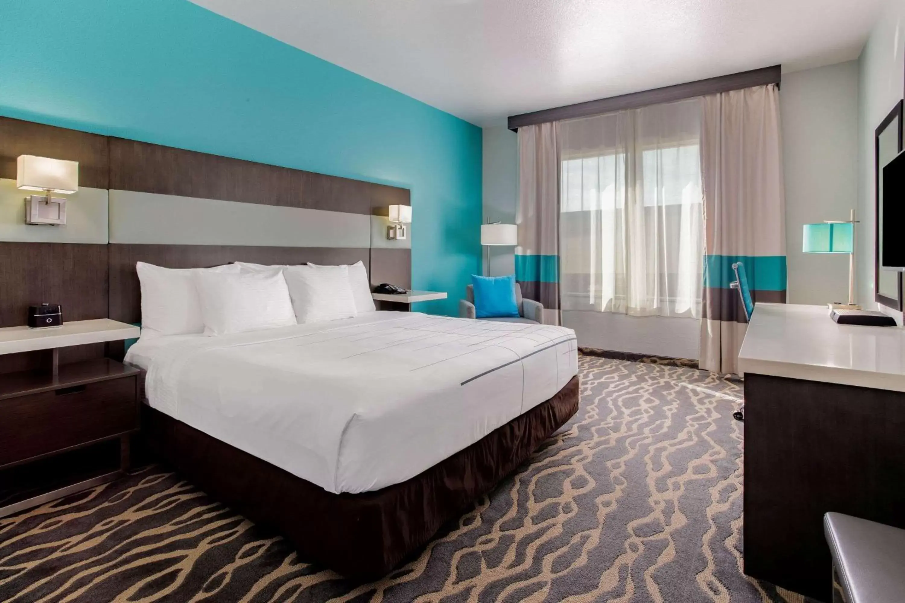 Photo of the whole room, Bed in La Quinta Inn & Suites by Wyndham Northlake Ft. Worth