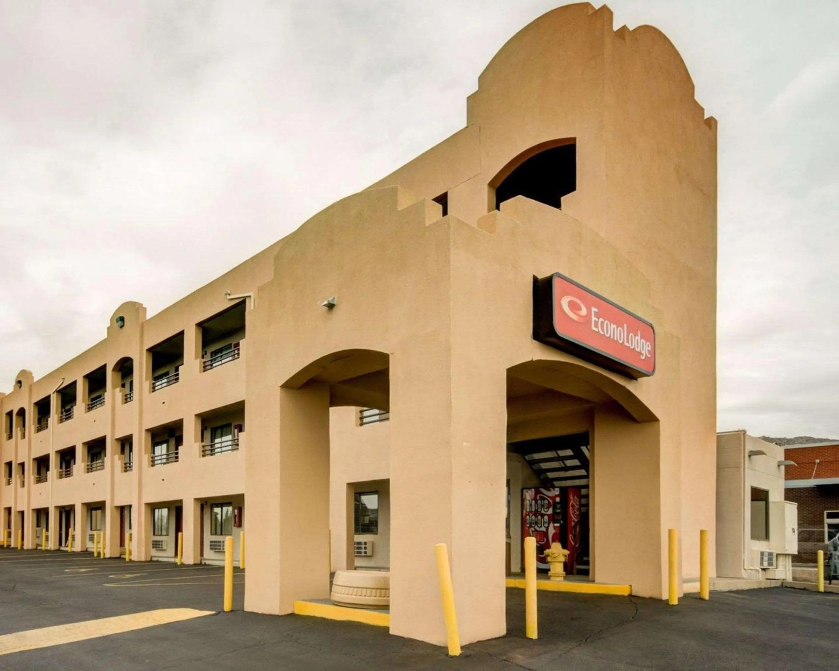 Property building in Econo Lodge Albuquerque East