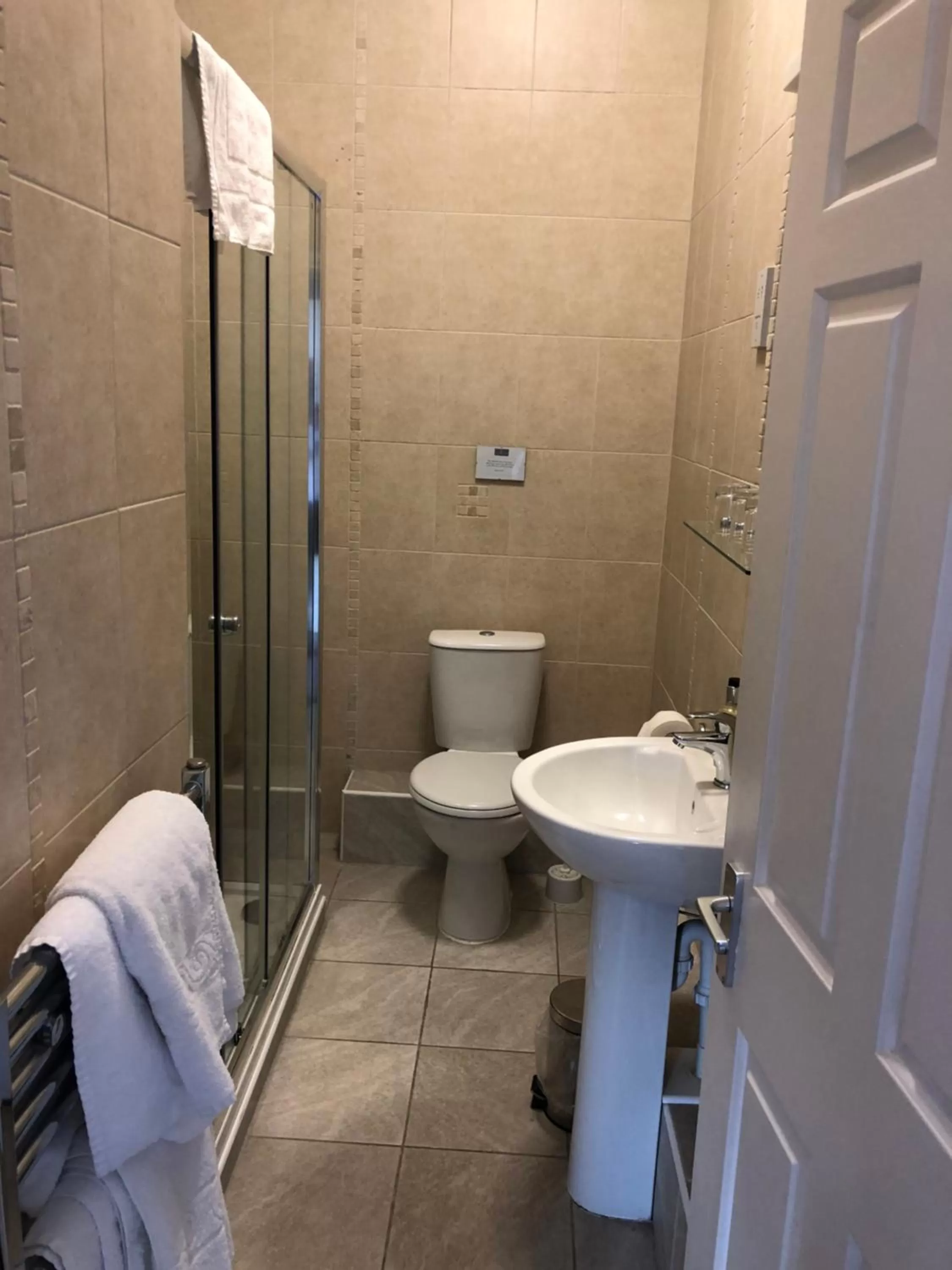 Bathroom in Elfordleigh Hotel