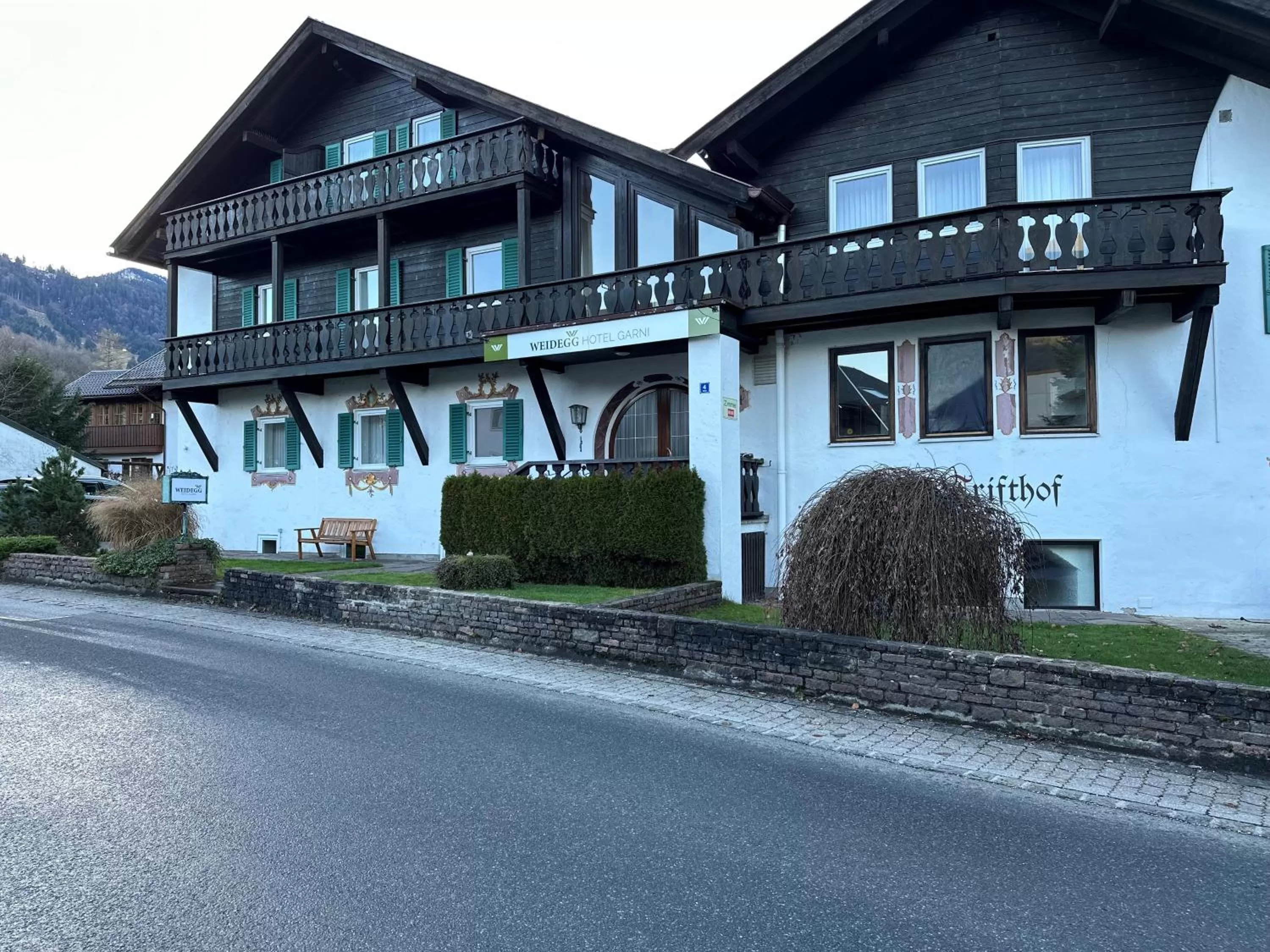 Street view in Weidegg - Hotel Garni