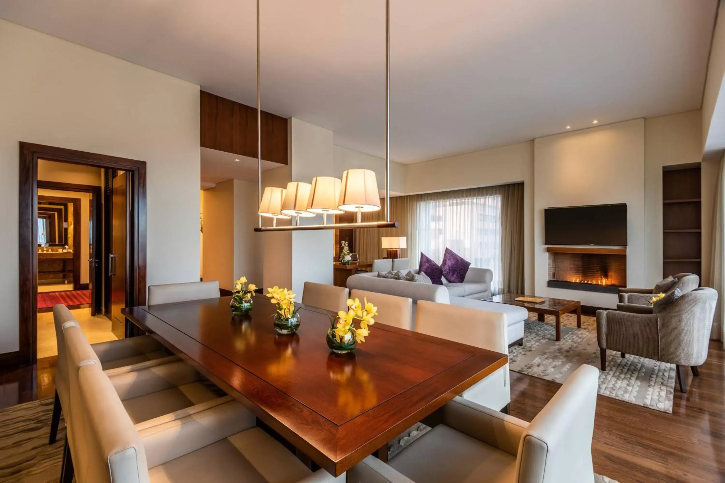 Photo of the whole room, Dining Area in JW Marriott Hotel Bogotá