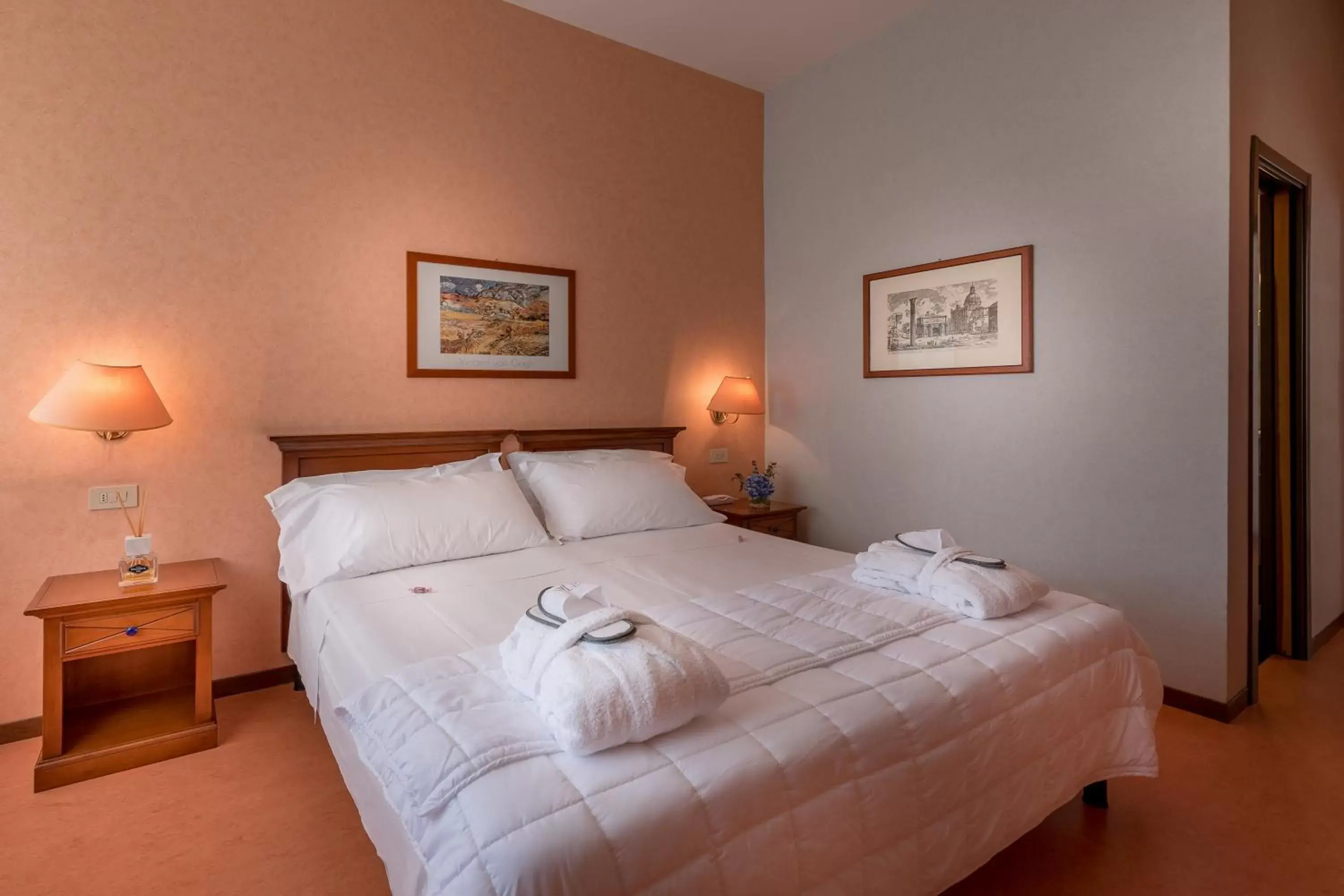 Photo of the whole room, Bed in Villa Eur Parco Dei Pini