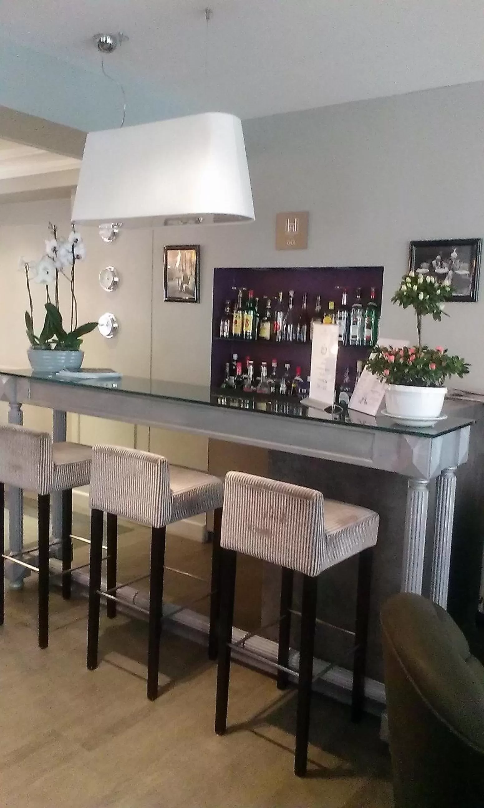 Lounge or bar in Hôtel Harvey