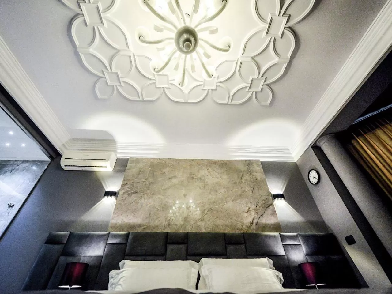 Photo of the whole room in Hotel Vila Tirana