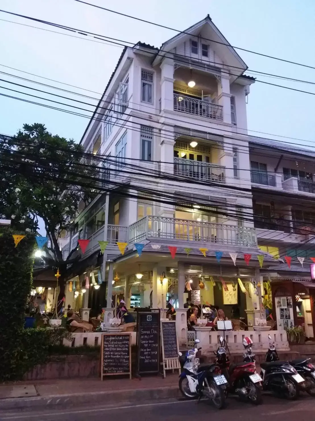 Property Building in Villa Duangchampa