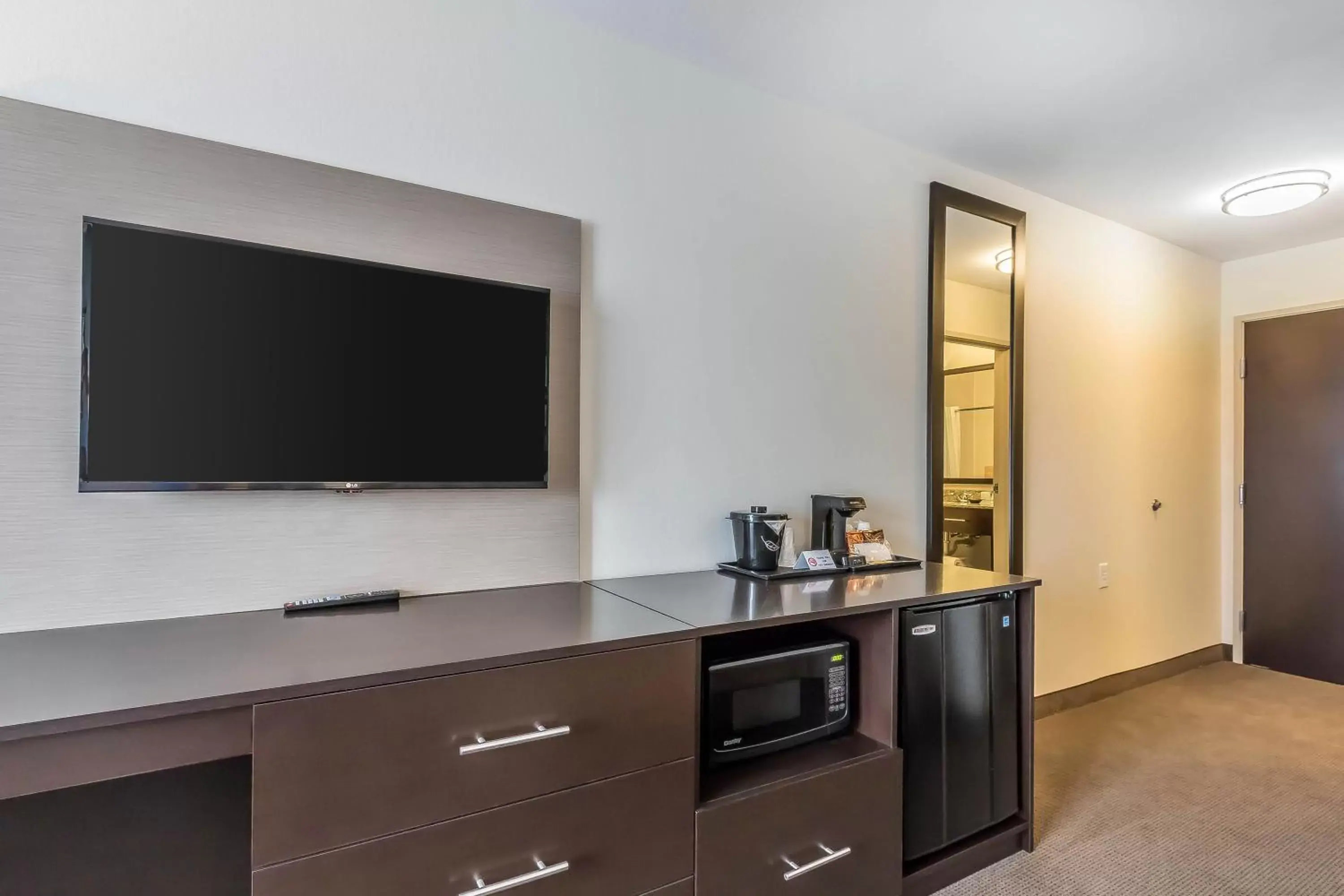 Bedroom, TV/Entertainment Center in Sleep Inn & Suites O'Fallon MO - Technology Drive