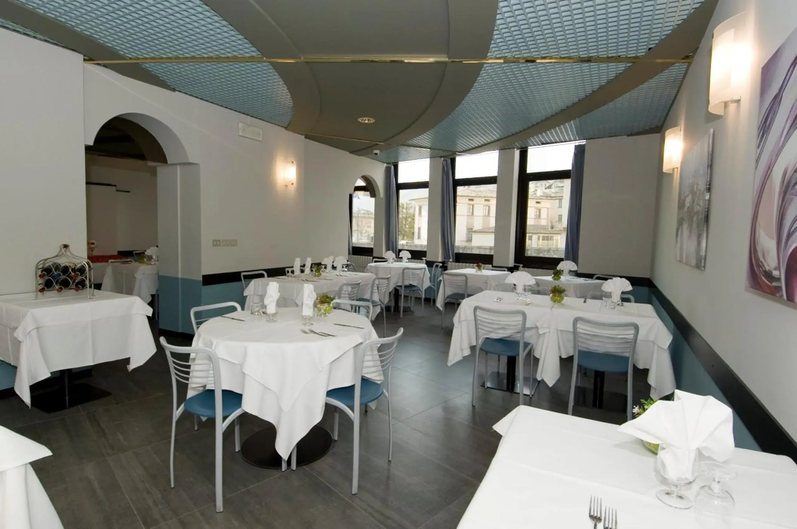 Restaurant/Places to Eat in Hotel Europa