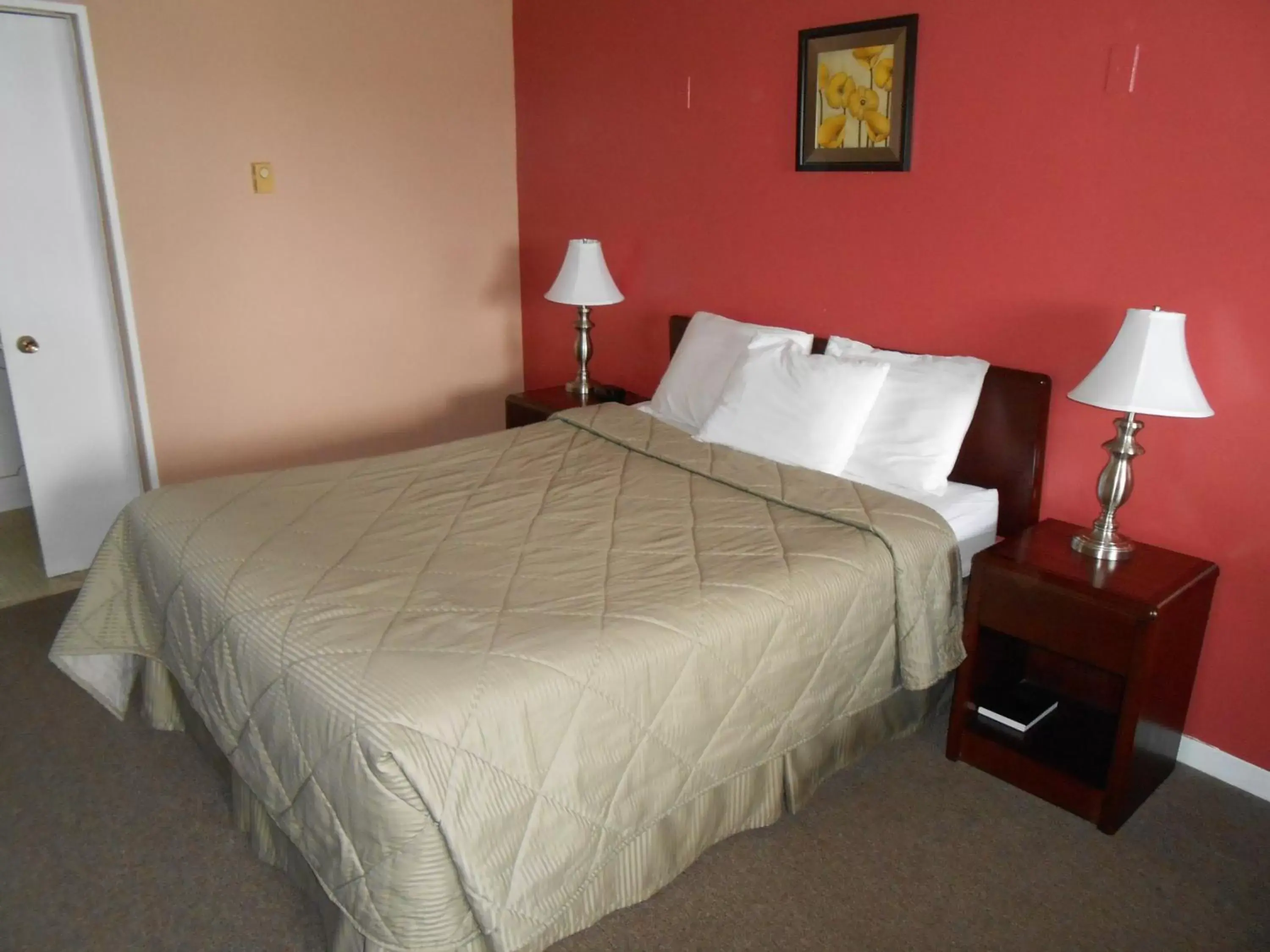 Bedroom, Bed in Aquarius Motel