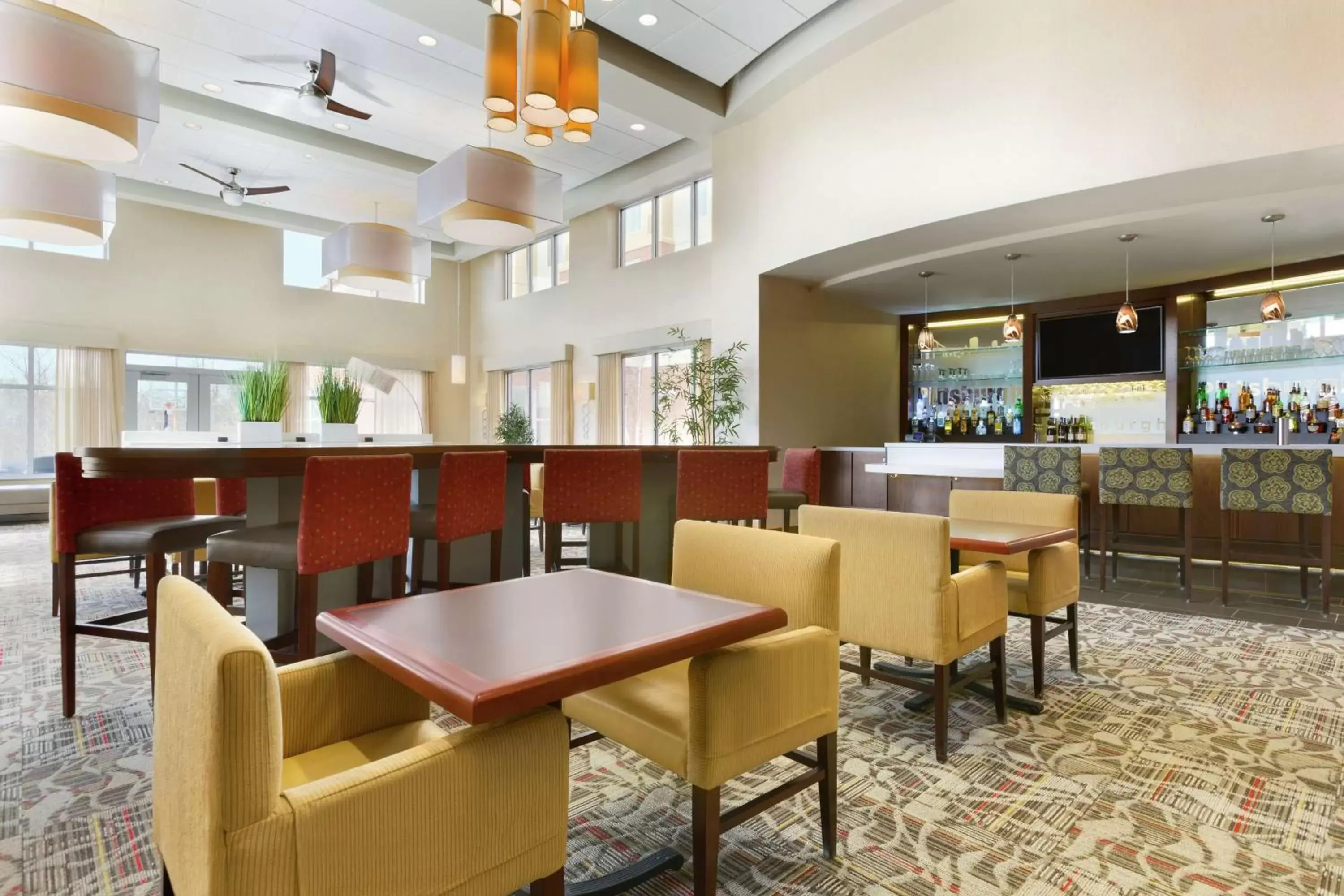 Lounge or bar, Restaurant/Places to Eat in Homewood Suites by Hilton Pittsburgh Airport/Robinson Mall Area