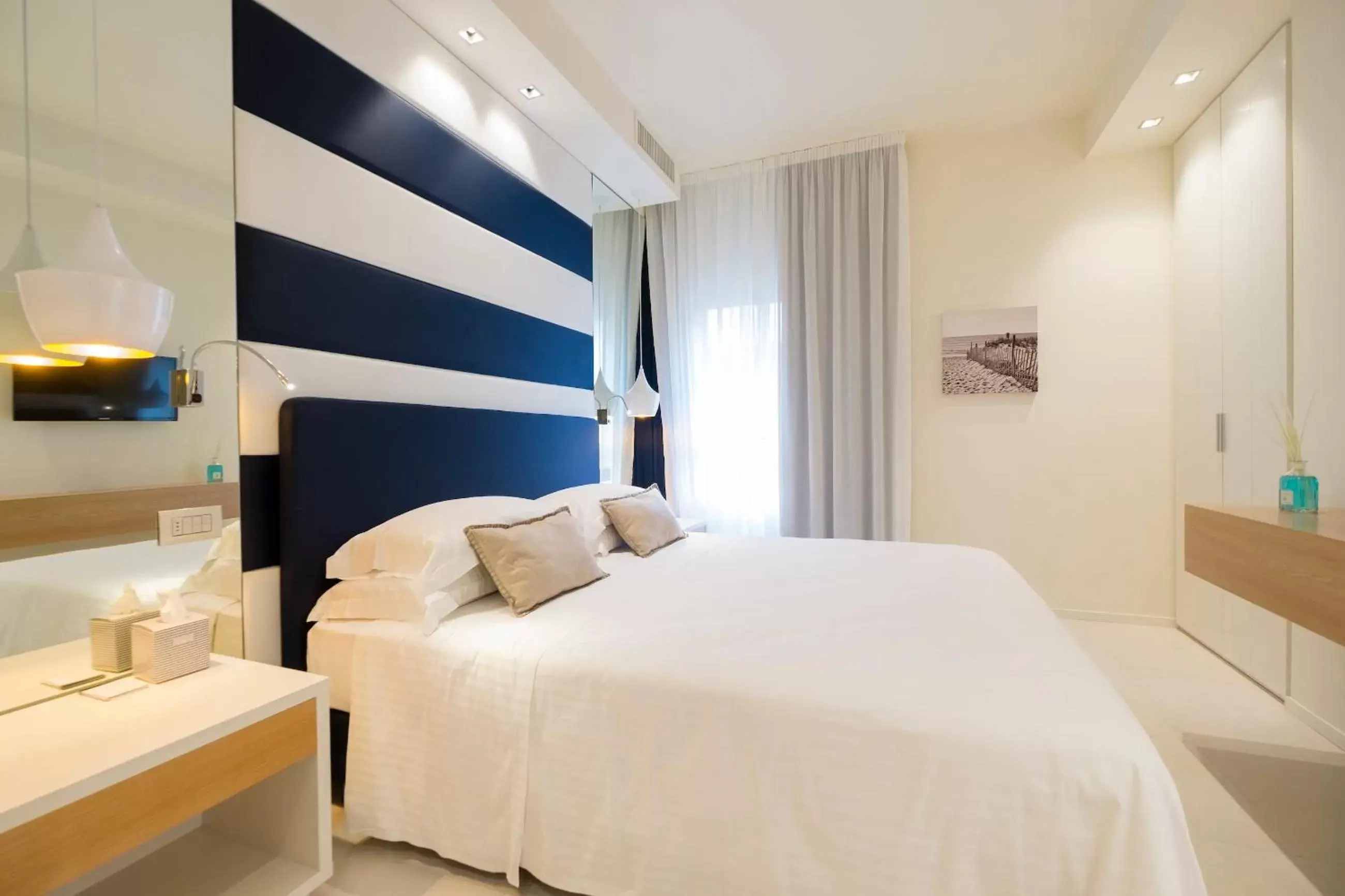 Bedroom, Bed in Metropol Ceccarini Suite