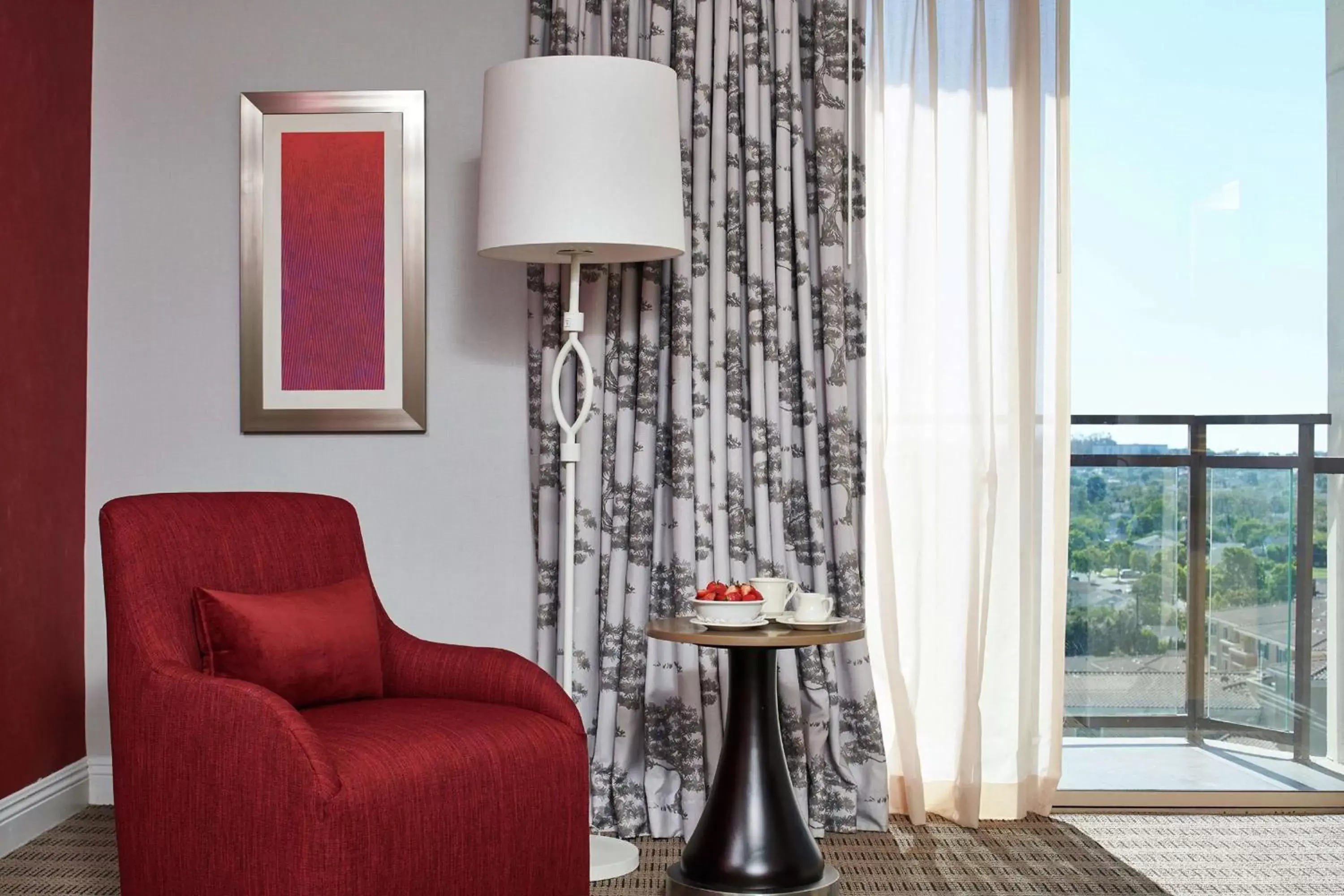 Living room, Seating Area in DoubleTree by Hilton Torrance - South Bay