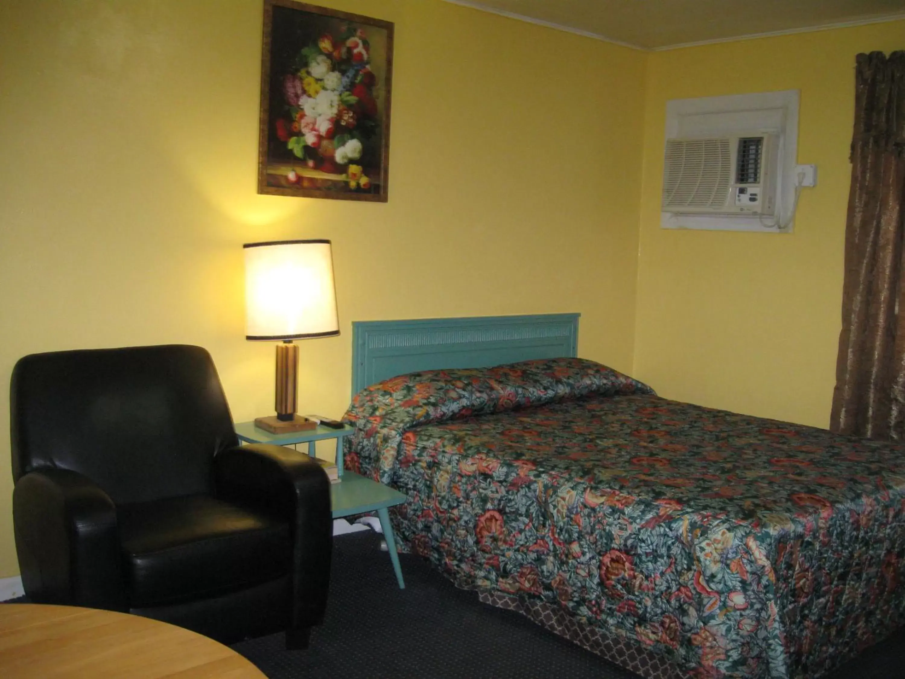 Bed in Western Motel