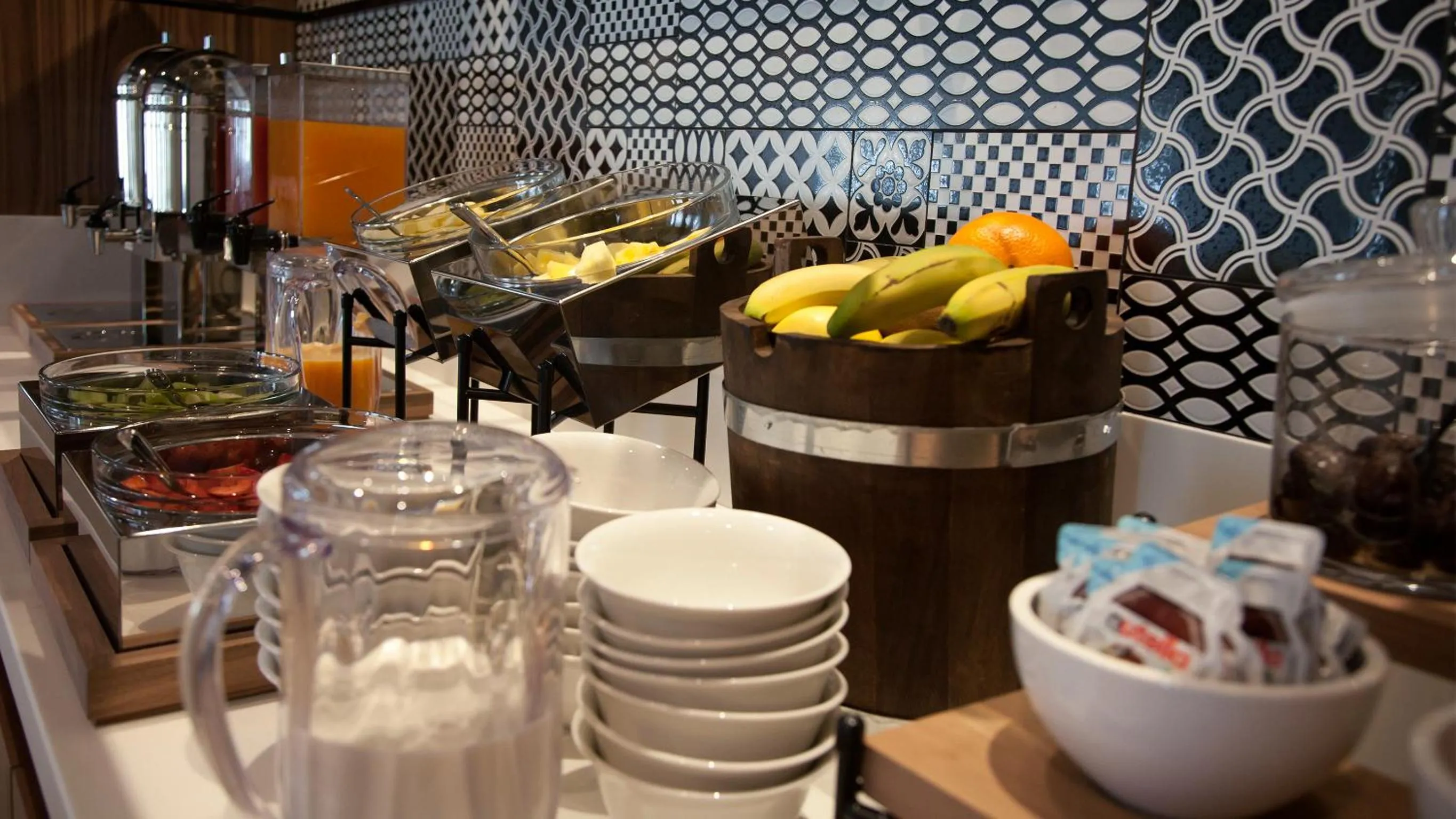 Continental breakfast in G Hotel Pescara