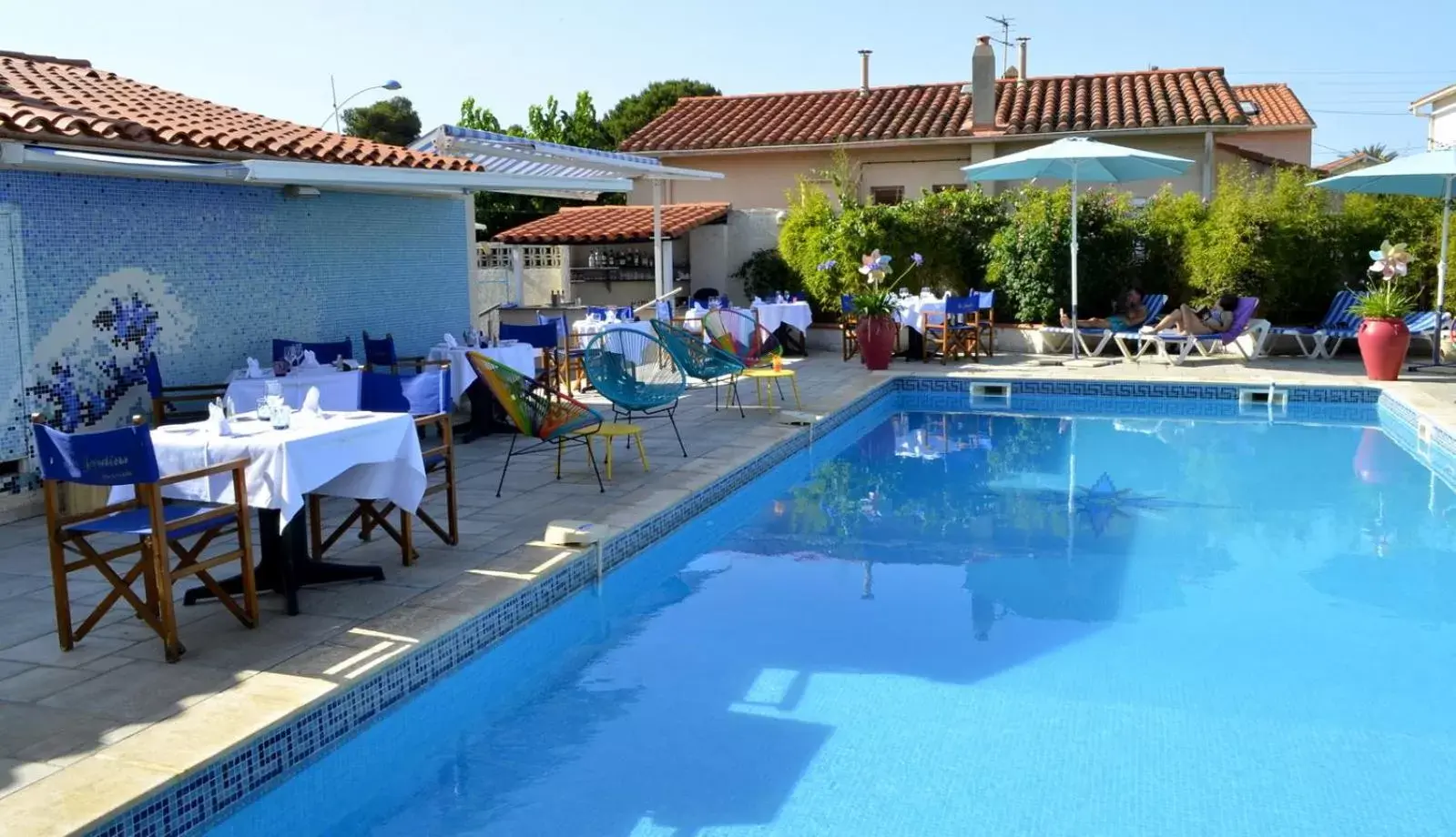 Patio, Swimming Pool in Le Galion Hotel et Restaurant Canet Plage - Logis