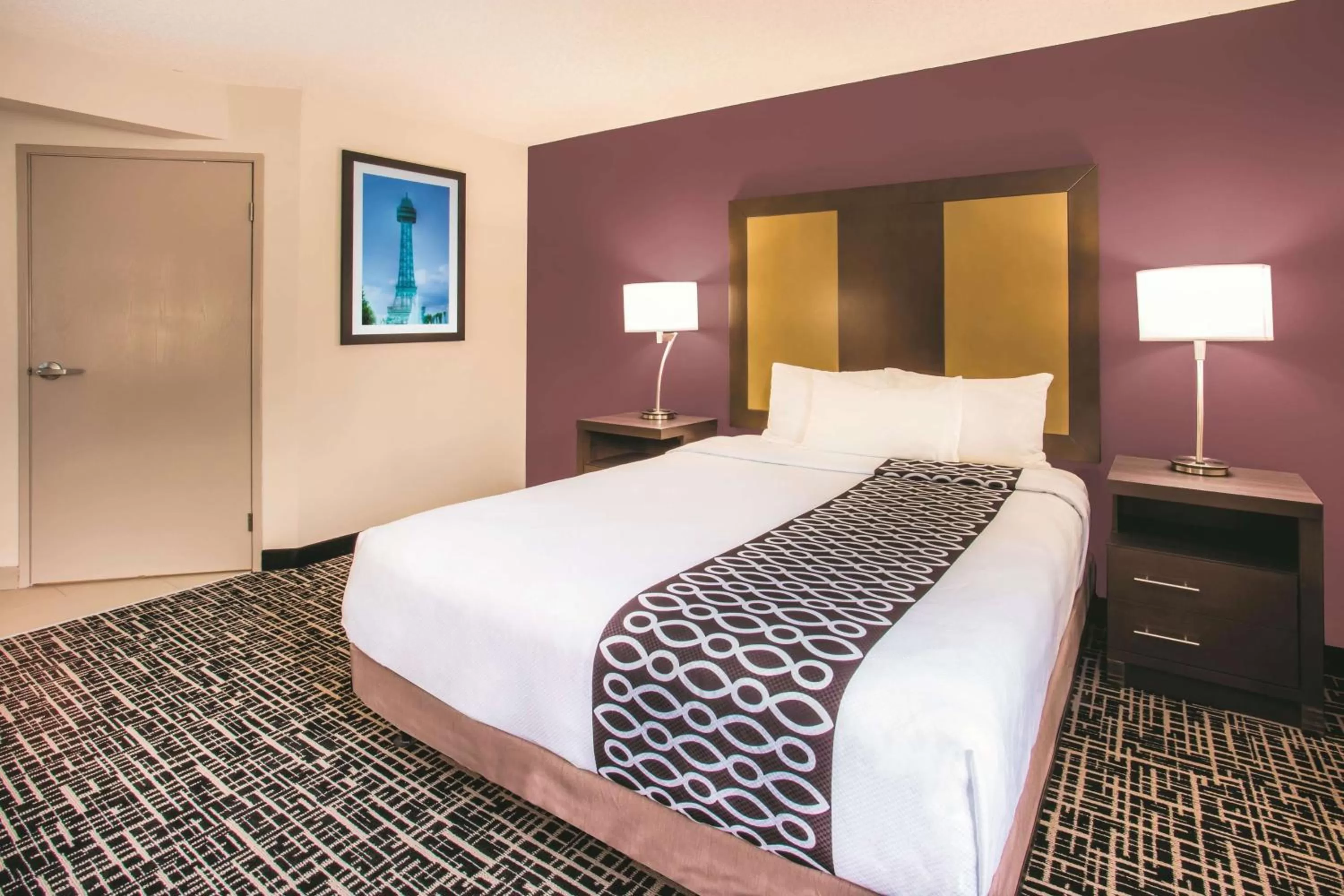 Photo of the whole room, Bed in La Quinta by Wyndham Cincinnati NE - Mason