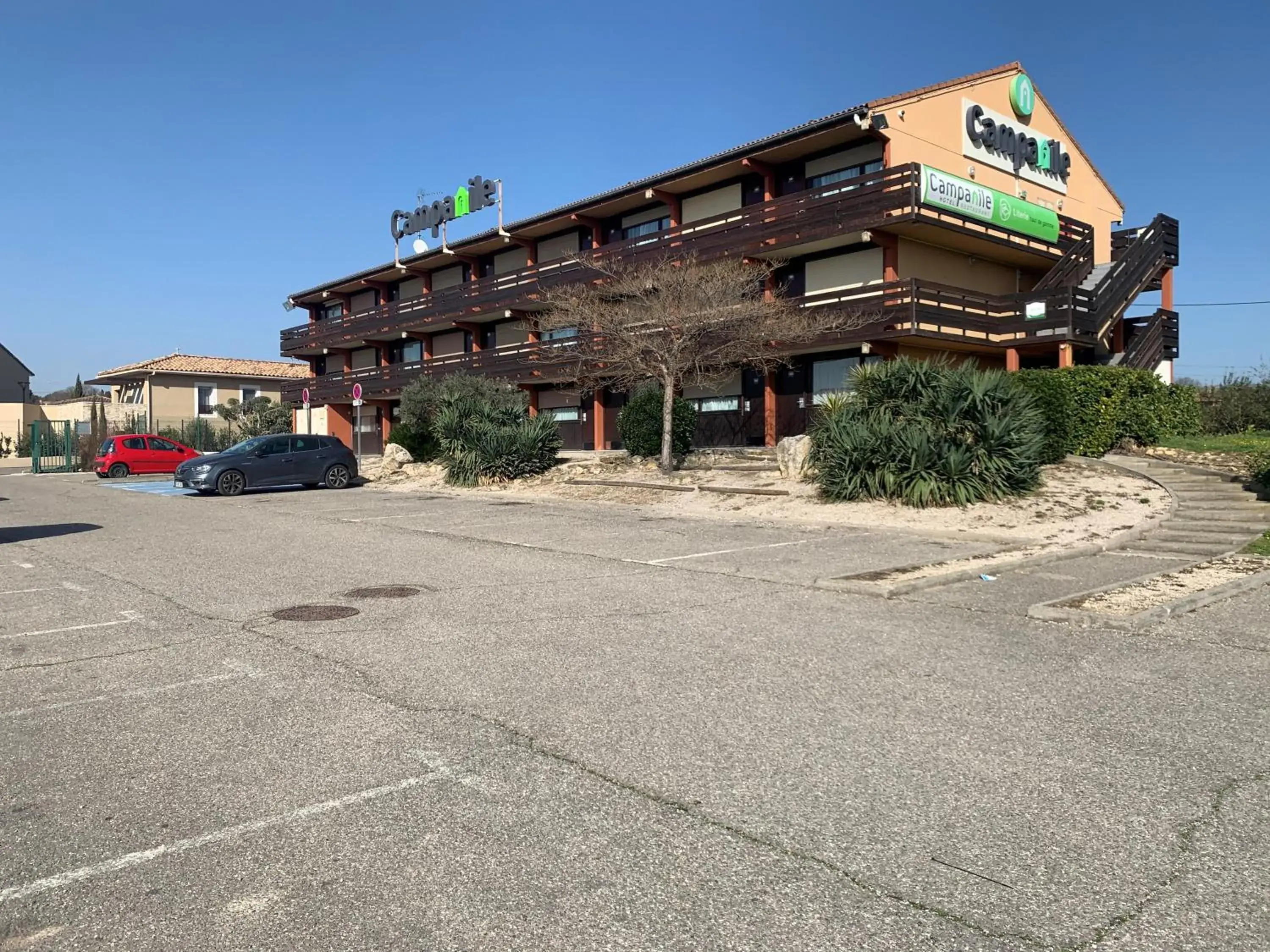 Property building in Campanile Salon-De-Provence Property building in Campanile Salon-De-Provence