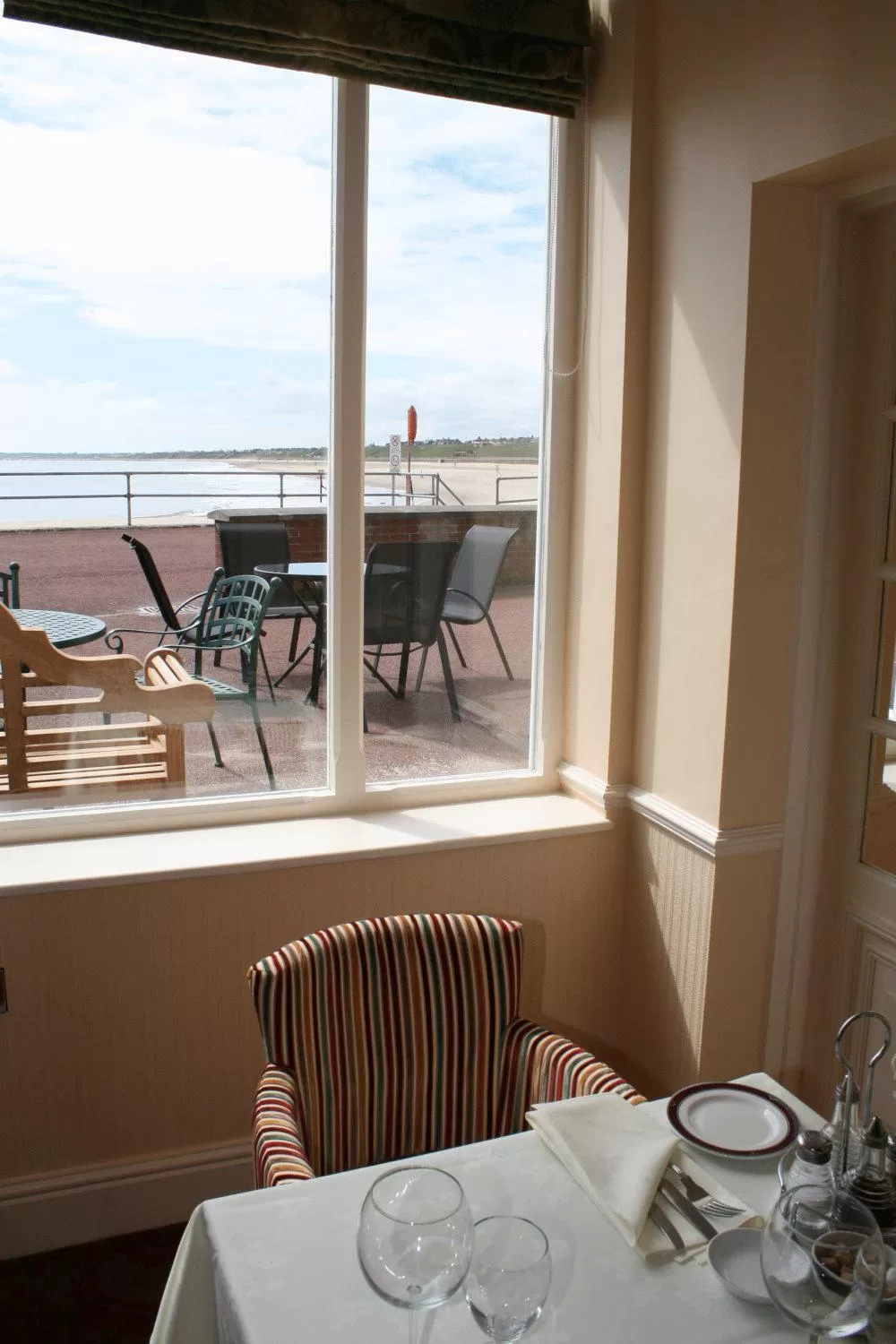 Restaurant/places to eat in Pier Hotel