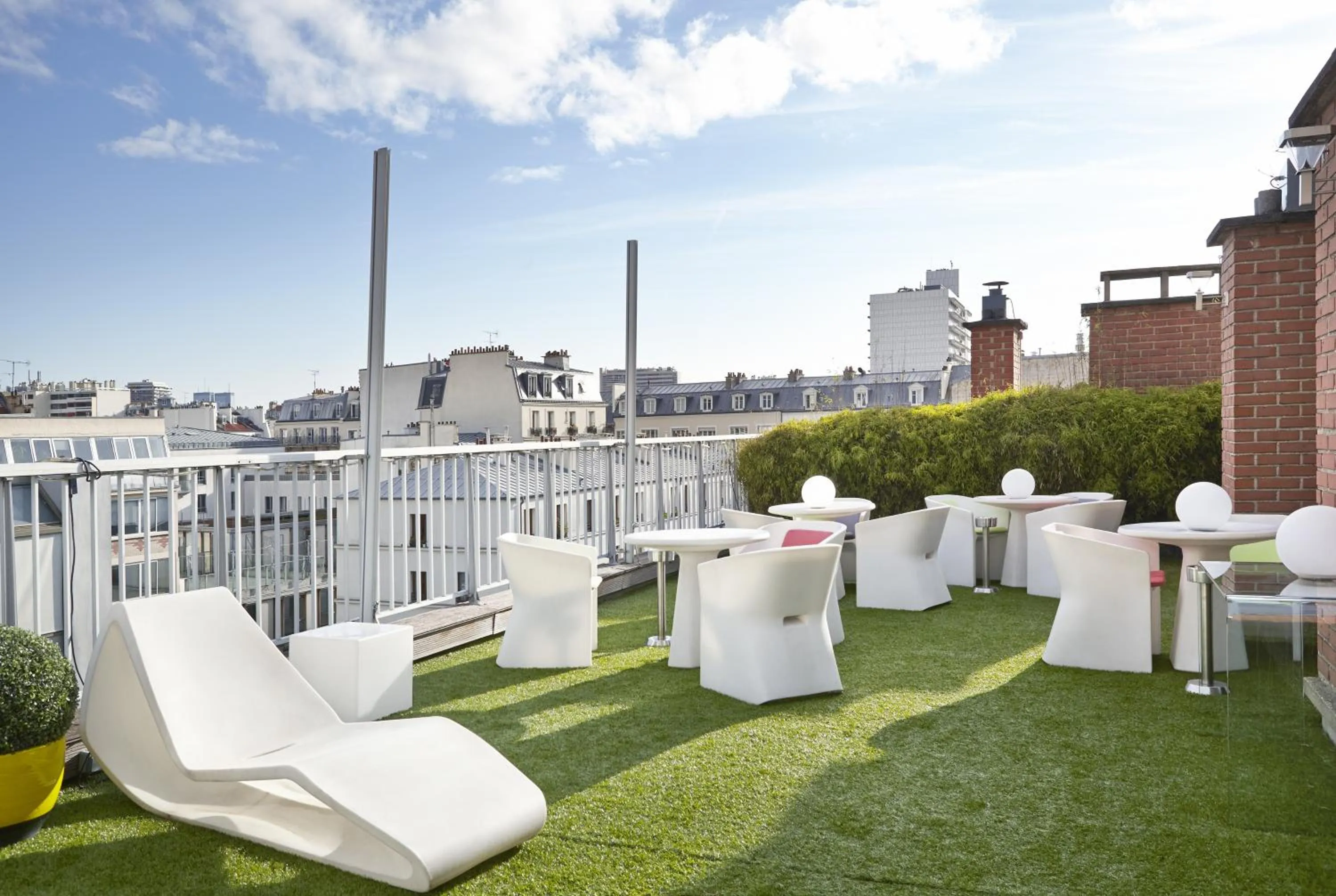 Patio in Mercure Paris Bastille Saint Antoine
