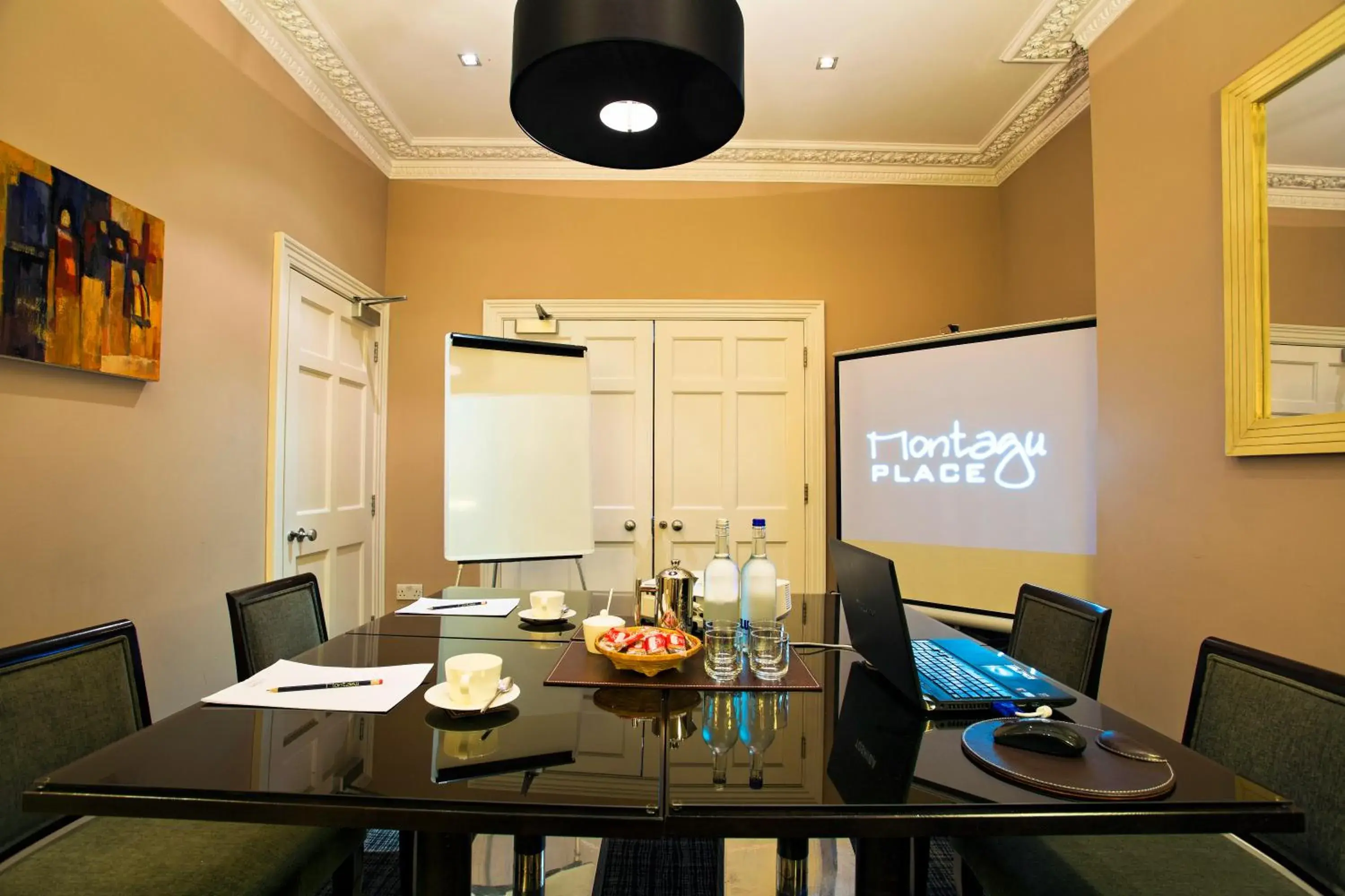 Business facilities, Restaurant/Places to Eat in Montagu Place Hotel