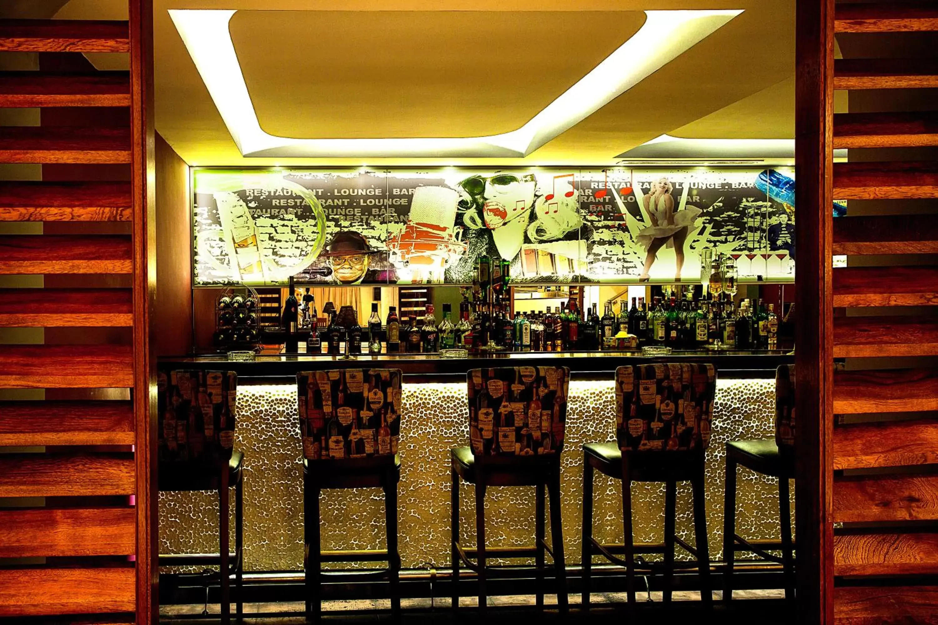 Lounge or bar in Hôtel Les Saisons